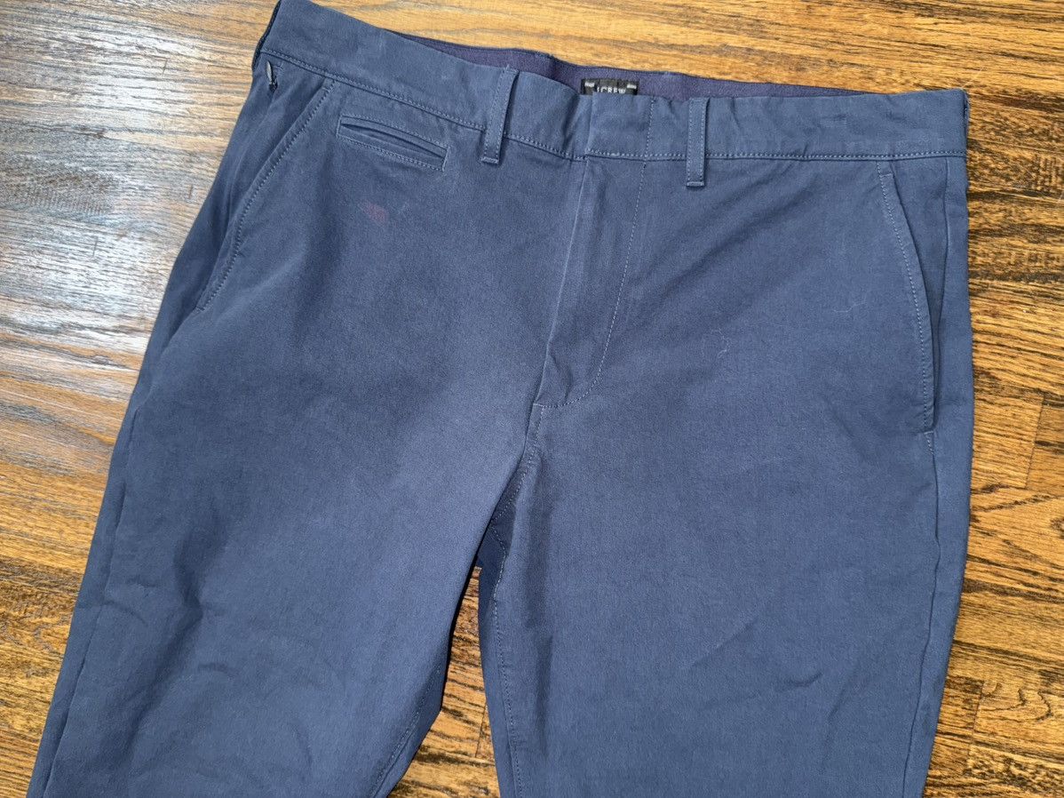 J.Crew J. Crew 32 X 34 Navy Slim Fit Flex Tech Pant Stretch Chino Size US 32 / EU 48 - 4 Thumbnail