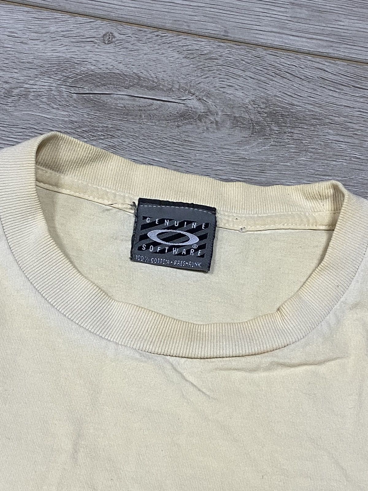 Oakley Oakley vintage big circle logo distressed t-shirt Size US L / EU 52-54 / 3 - 4 Thumbnail