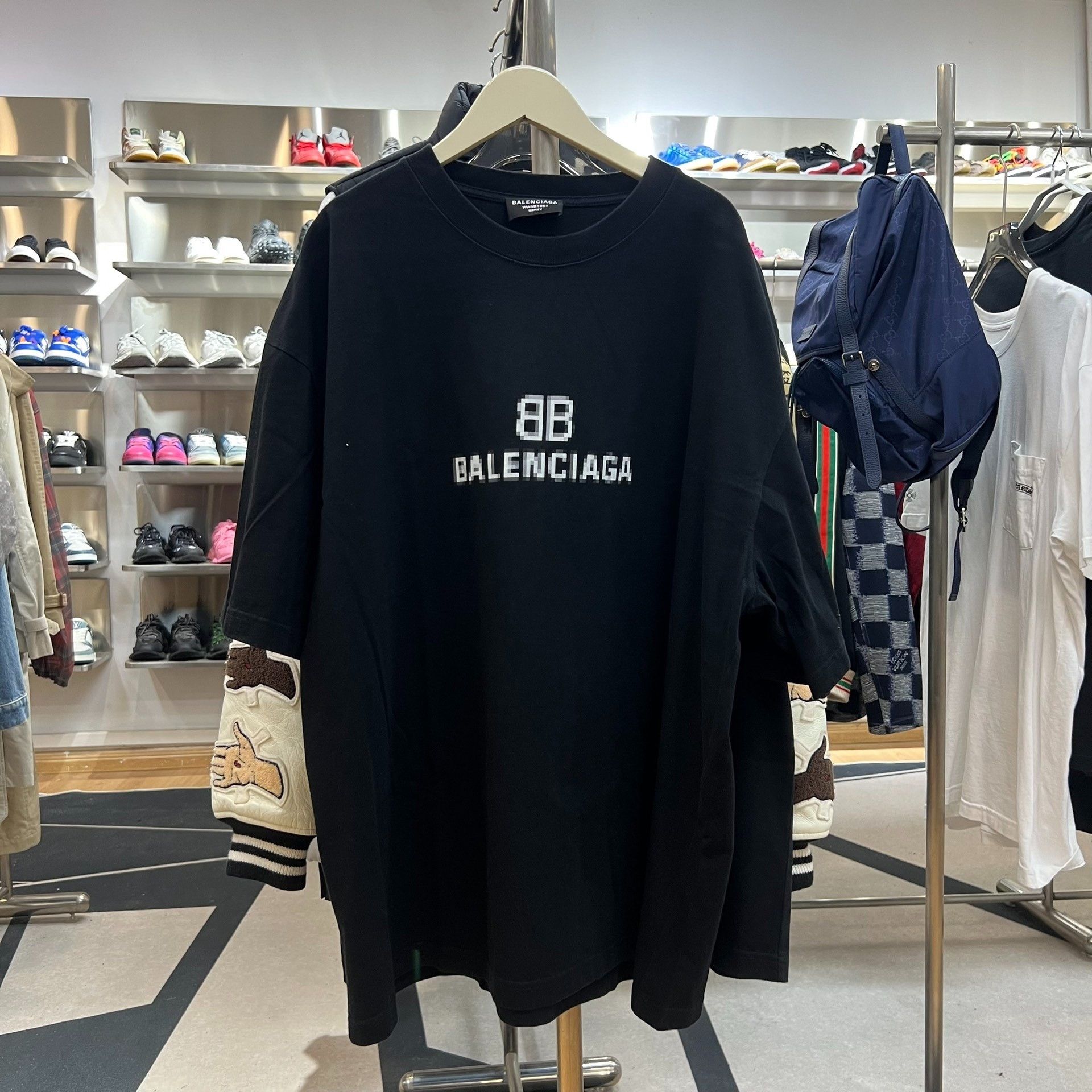Balenciaga Balenciaga Mosaic Blur Logo BB T-Shirt Size US XL / EU 56 / 4 - 1 Thumbnail