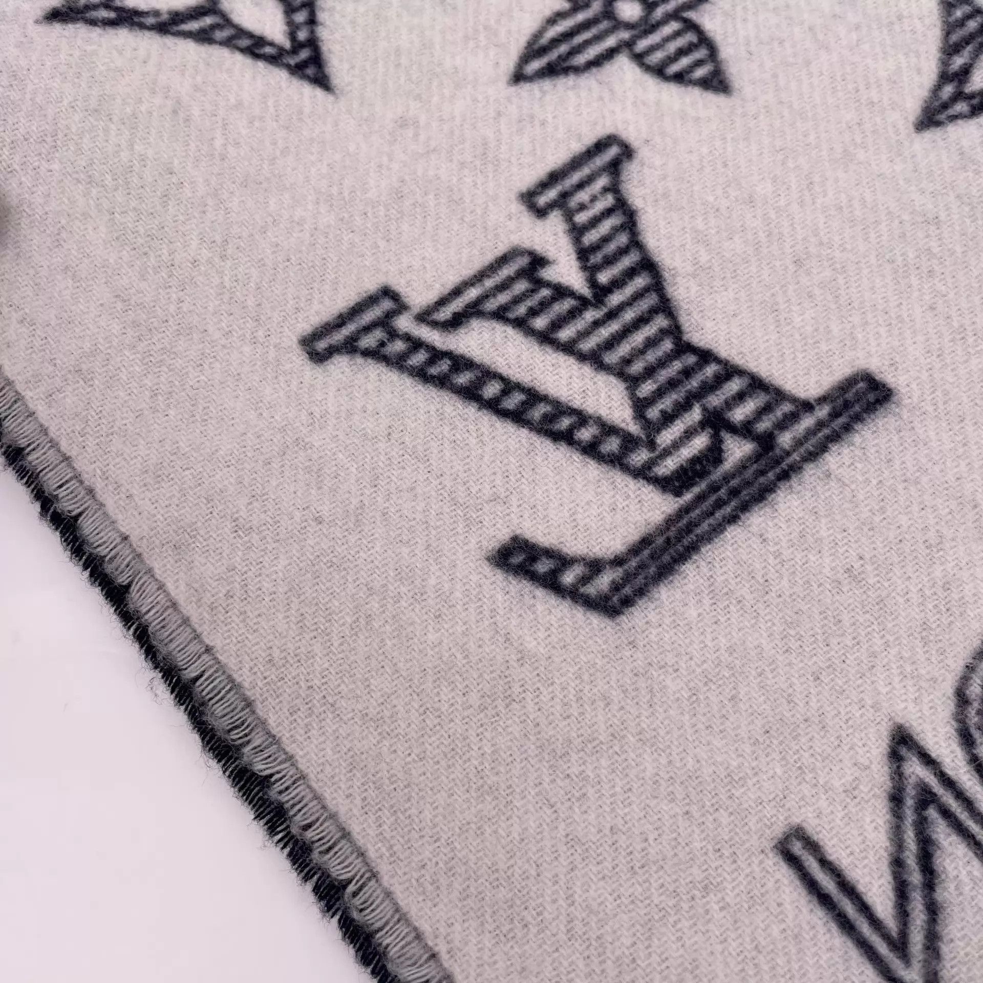 Louis Vuitton LV All-Over Print Navy Scarf Size ONE SIZE - 9 Thumbnail