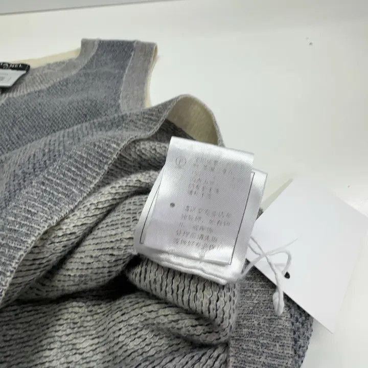 Chanel Chanel Sleeveless Knit Top with Buttons Size M / US 6-8 / IT 42-44 - 7 Thumbnail