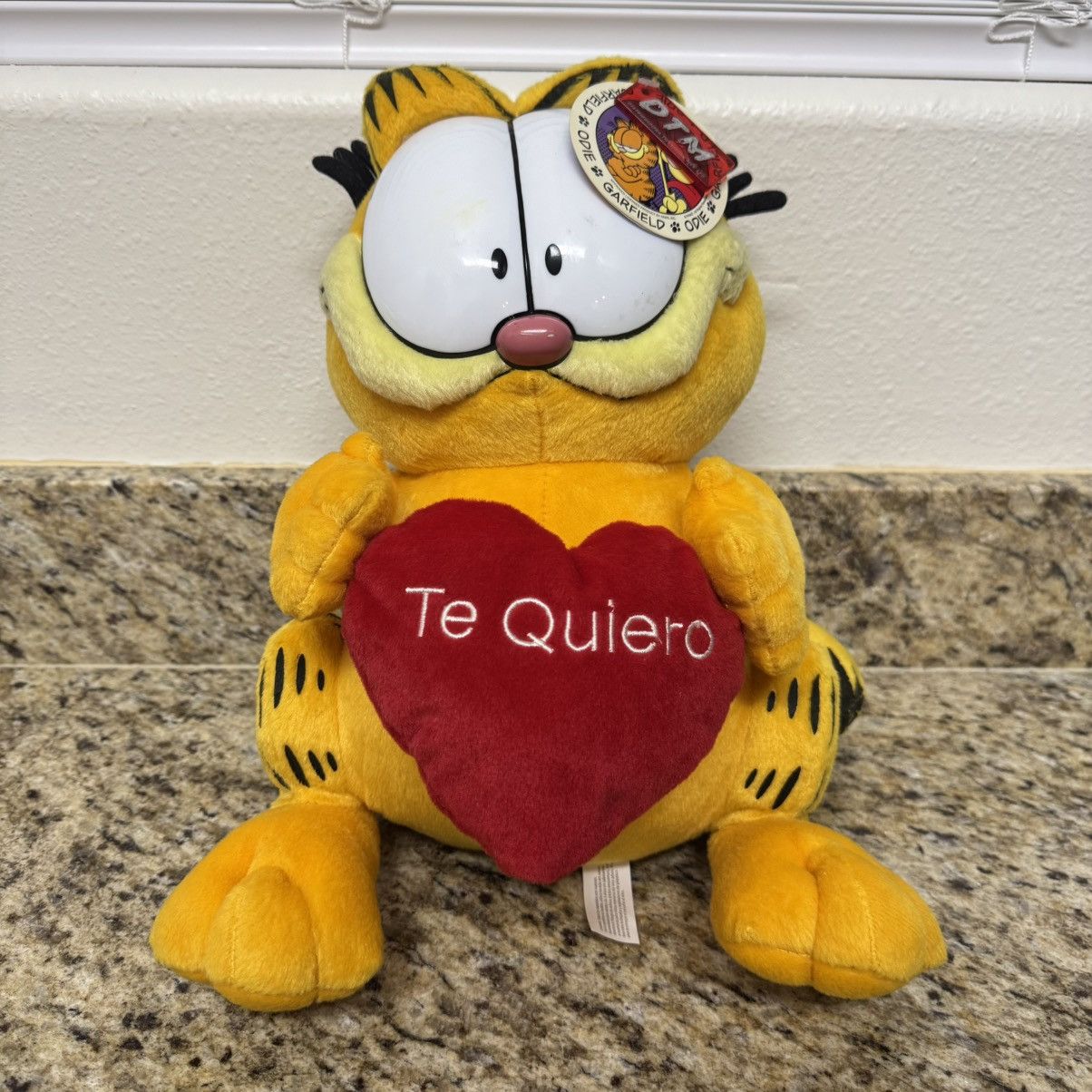 Vintage Vintage Garfield Te Quiero” 14” Spanish Valentines Day Plush Size ONE SIZE - 1 Thumbnail