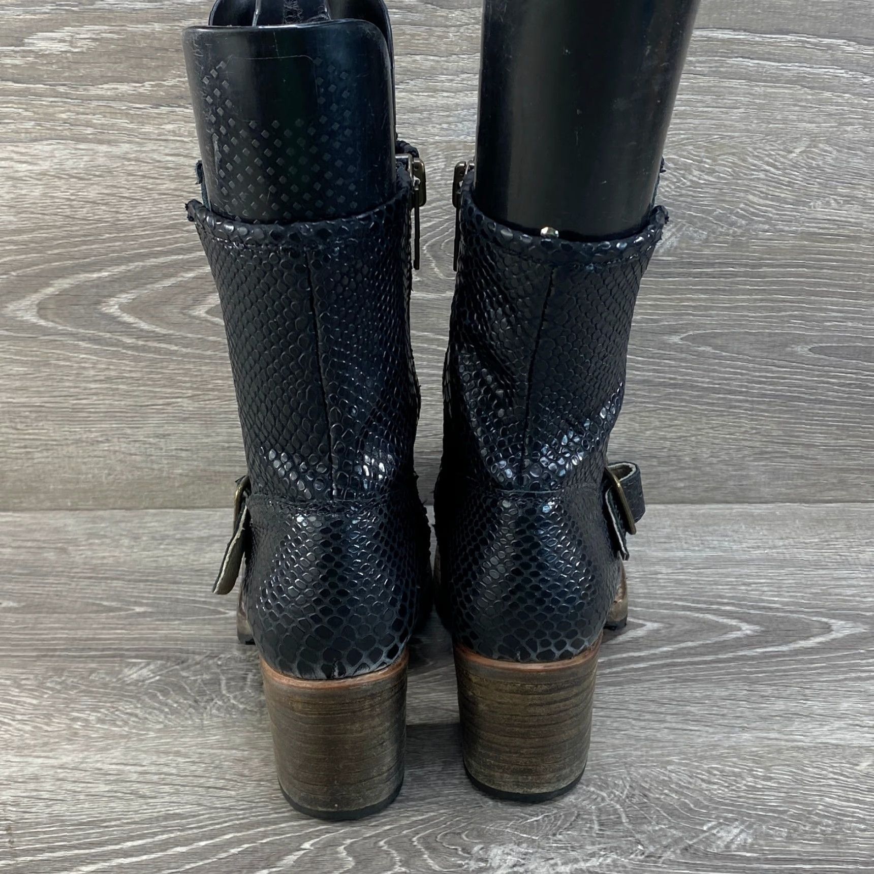 FREEBIRD VINTAGE Freebird Steven Carlito Ankle Boots Womens 9 Black Embossed Snakeskin Leather Boots Size US 9 / IT 39 - 7 Thumbnail