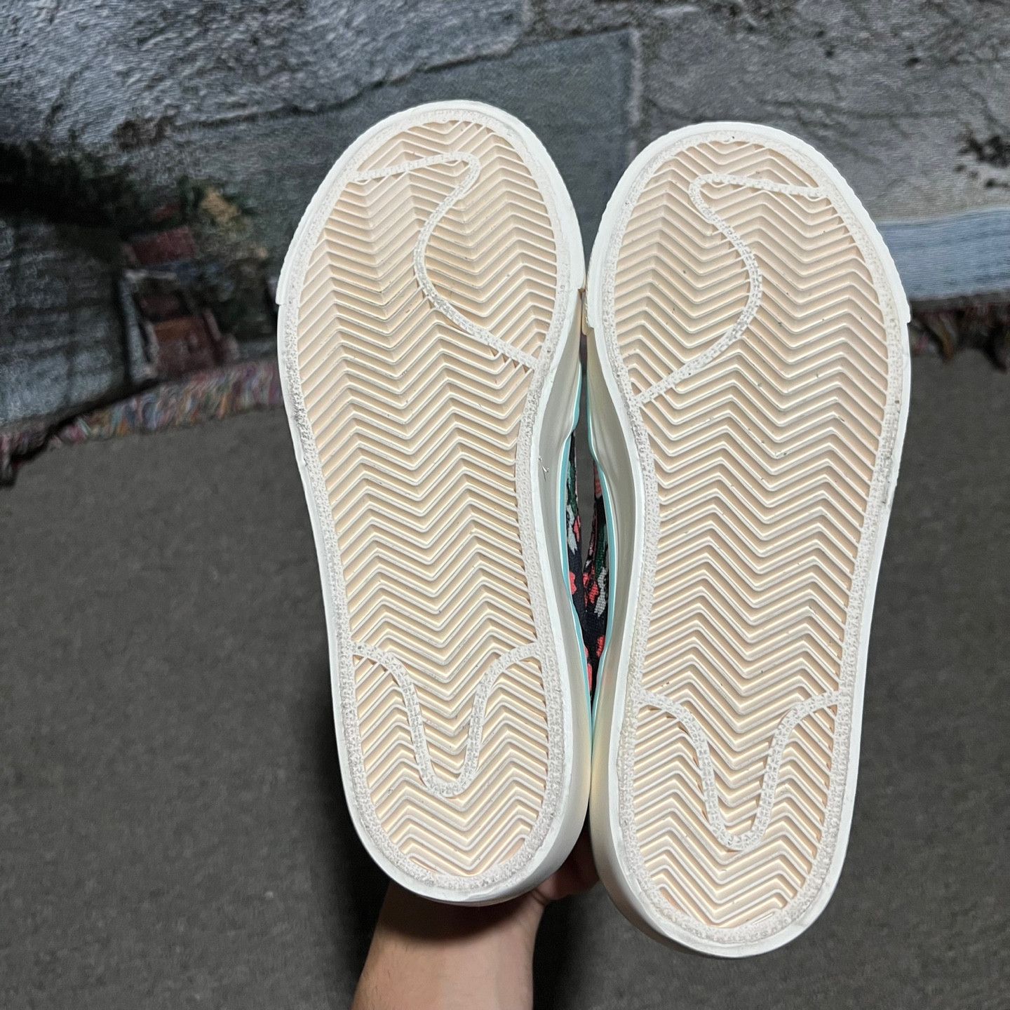 Nike Nike TOKI Aloha Floral Canvas Slip-on 6 Size US 6 / IT 36 - 6 Thumbnail