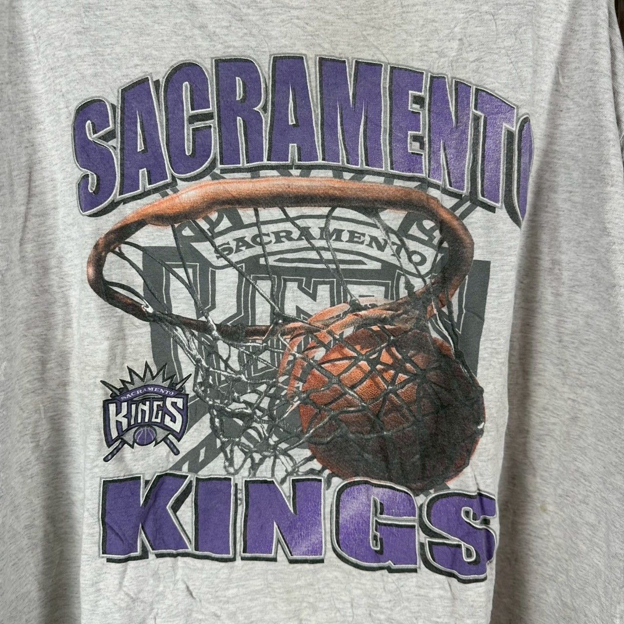 Vintage ​​​​​Vintage 90s Sacramento Kings Basketball NBA T-shirt Size US XXL / EU 58 / 5 - 2 Thumbnail