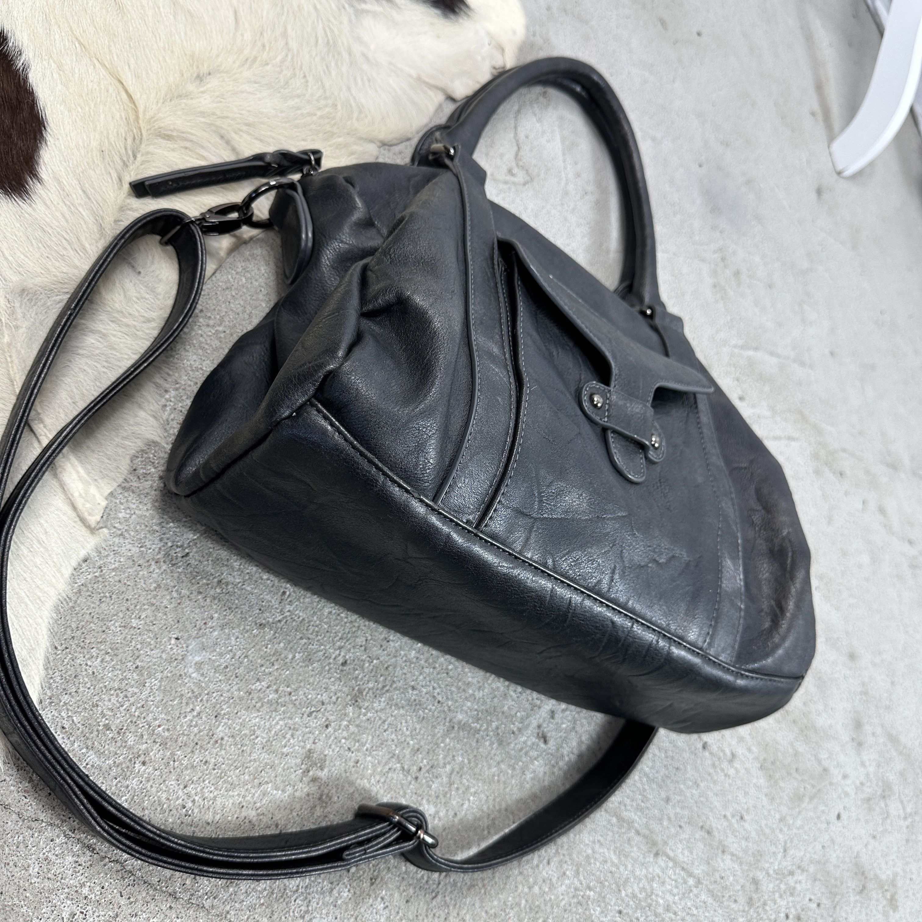 Vintage Vintage Avant Garde Faux Leather Shoulder Bag 00s Size ONE SIZE - 4 Thumbnail
