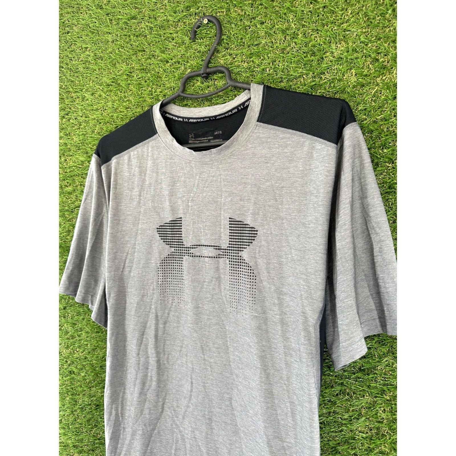 Under Armour UNDER ARMOUR Shirt Men 2017 HeatGear Jersey Short Sleeve Crew Neck Size L Gray Black Size US L / EU 52-54 / 3 - 2 Thumbnail