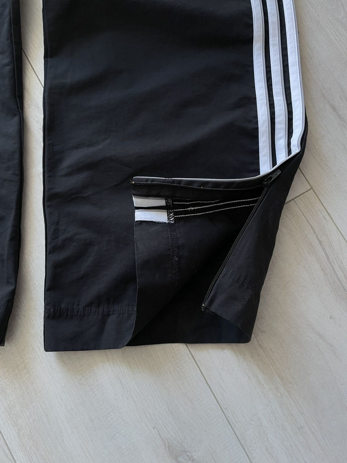 Adidas Vintage Adidas 00’s Sweatpants Y2K Black Baggy Pants RARE Size 27" / US 4 / IT 40 - 6 Thumbnail