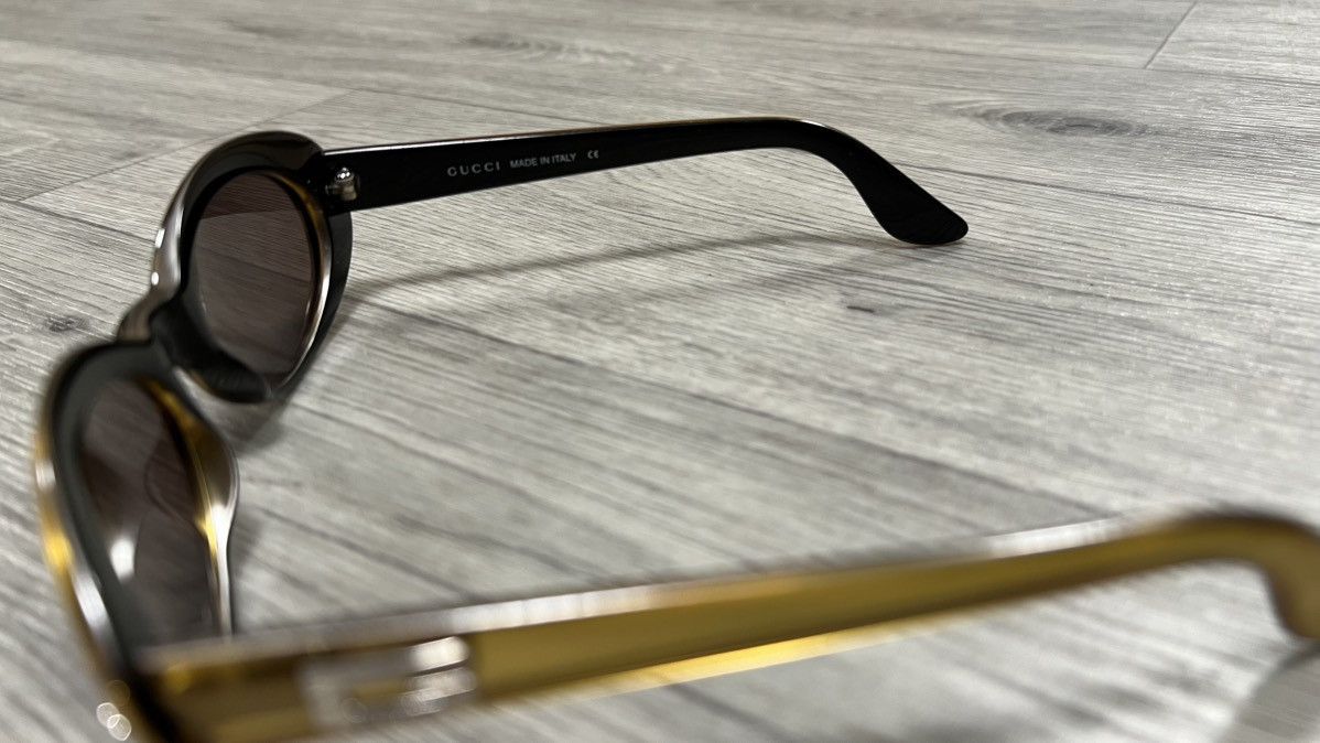 Vintage Gucci Vintage gold sunglasses with black inner temples Size ONE SIZE - 6 Thumbnail