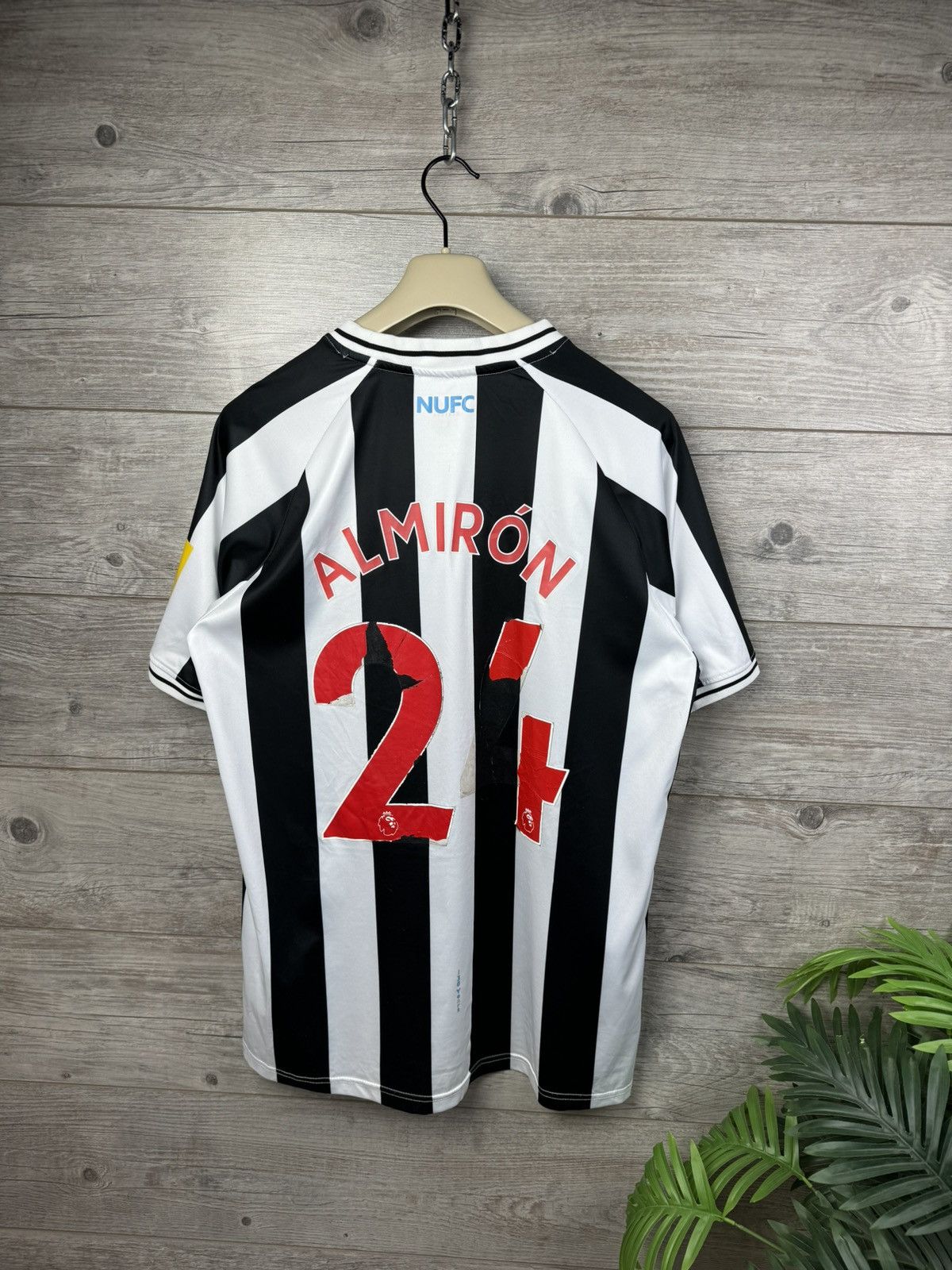 Castore NEWCASTLE UNITED ALMIRON #24 FOOTBALL SOCCER SHIRT CASTORE Size US L / EU 52-54 / 3 - 3 Thumbnail