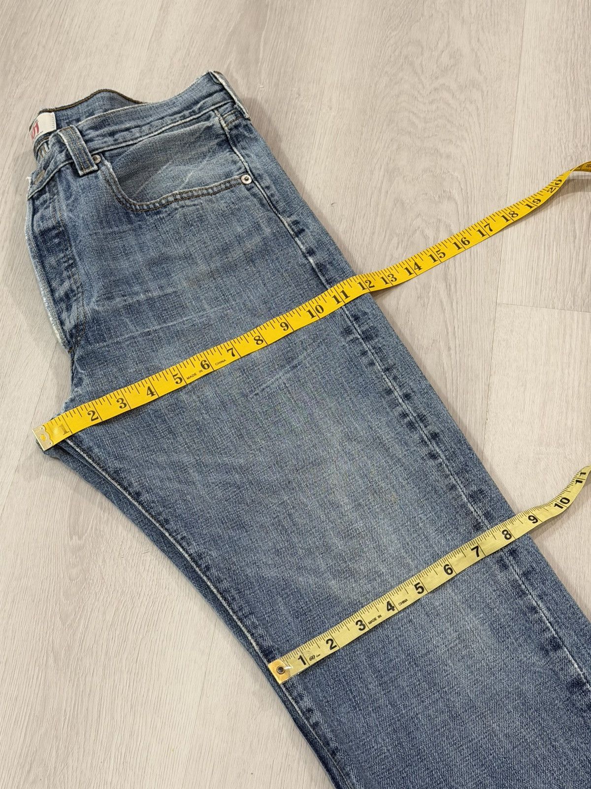 Levi's Vintage Clothing Vintage Levis 501 Jeans Light Wash Straight Leg Button Fly Size US 33 - 11 Thumbnail
