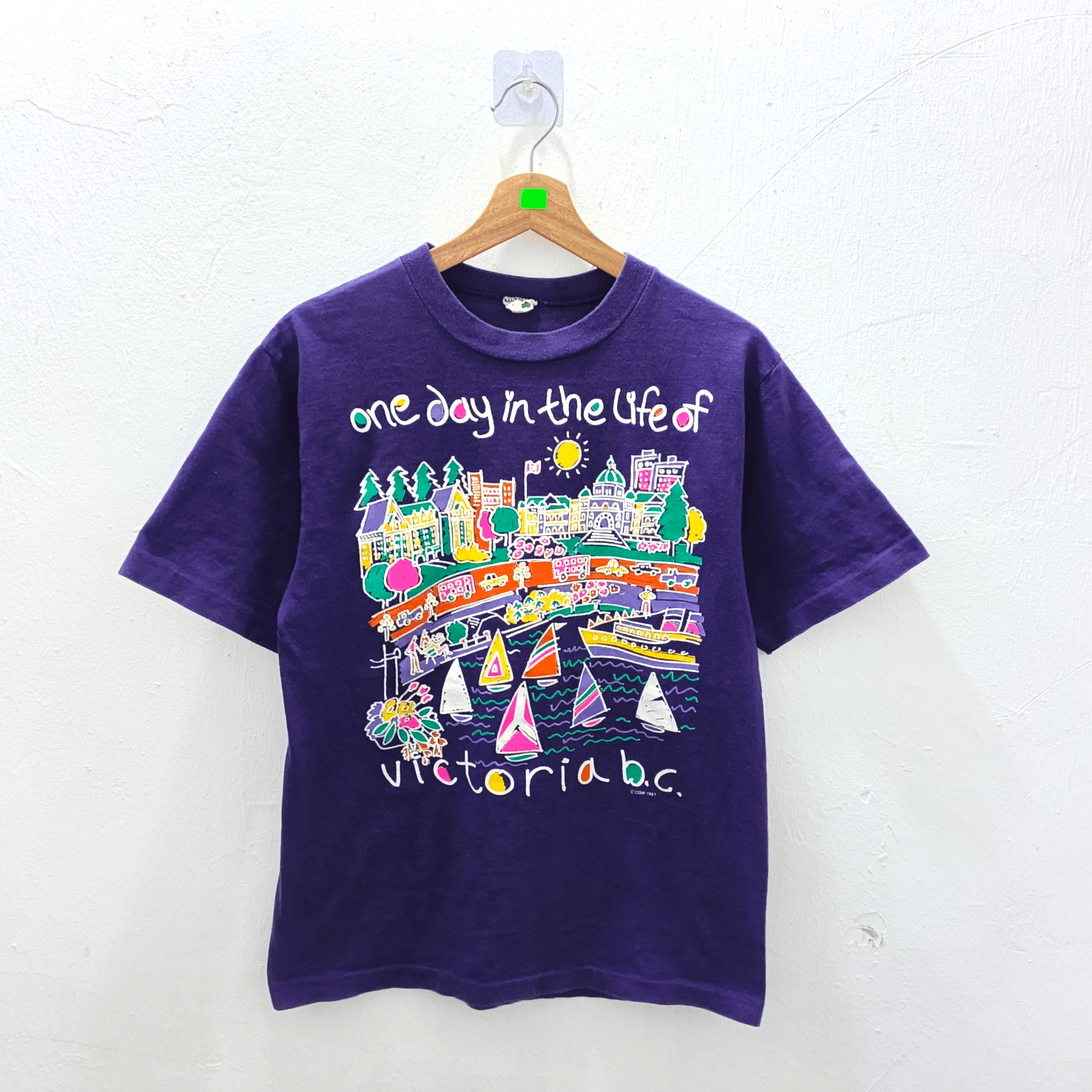 Vintage Vintage 90's Pop Art Of Victoria B.C Tee Size Medium Size US M / EU 48-50 / 2 - 1 Thumbnail