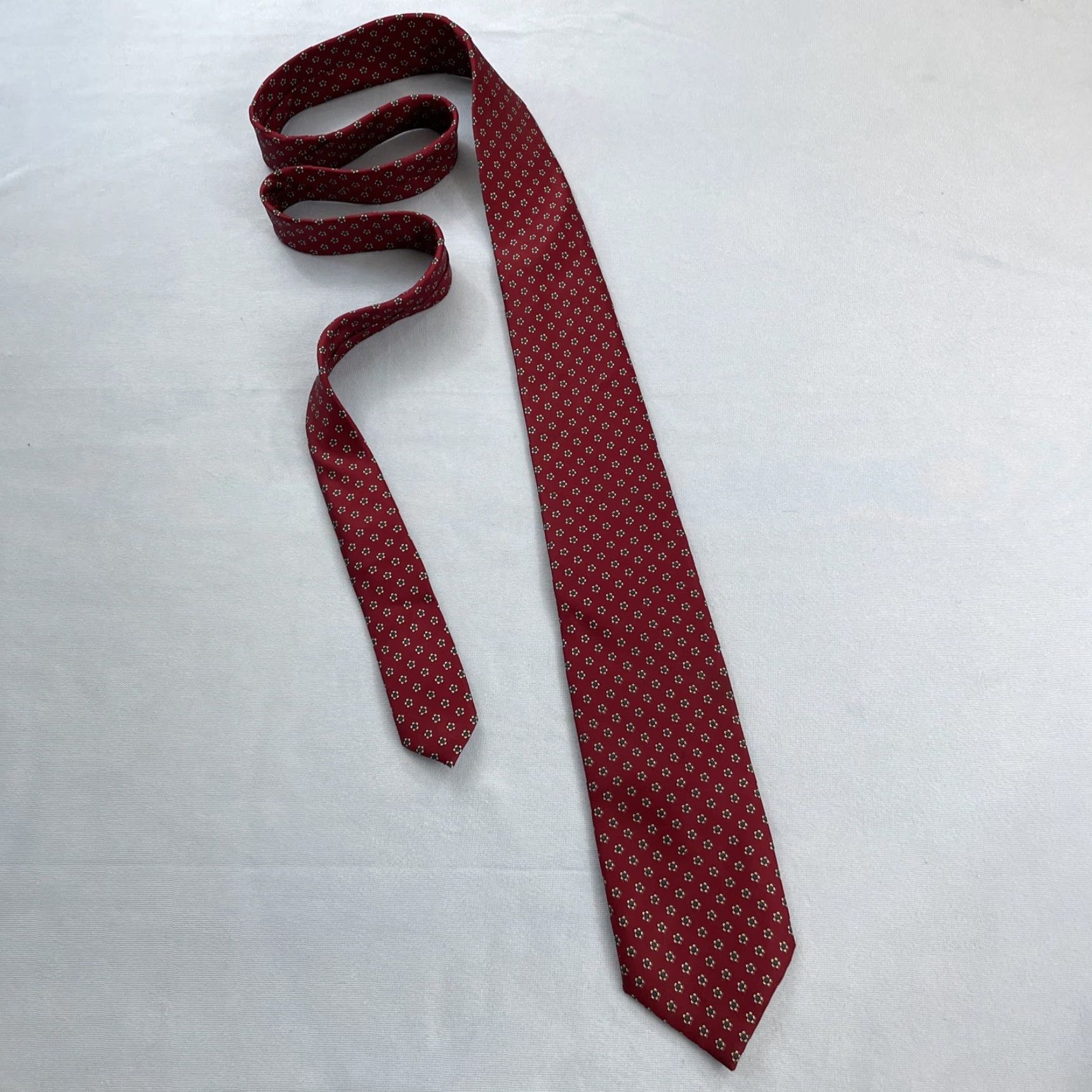 MCM VINTAGE Reed St. James Silk ITALY Tie 3x54 Short MCM Floral Medallion Red Necktie Classic 1970s 90s Macclesfield neat foulard Size US 35 - 3 Thumbnail