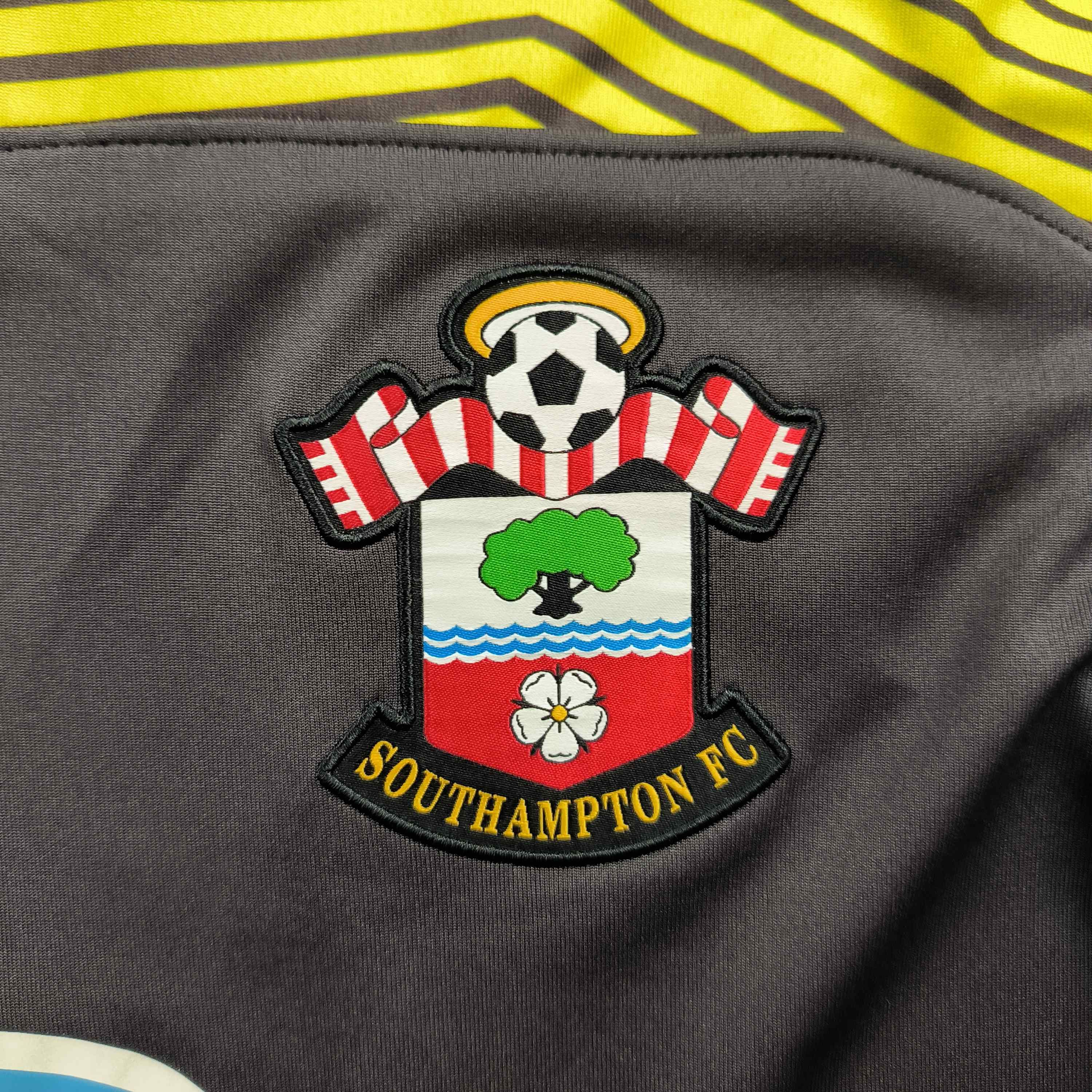 Under Armour Southampton 2019-20 Under Armour away football jersey size L Size US L / EU 52-54 / 3 - 4 Thumbnail