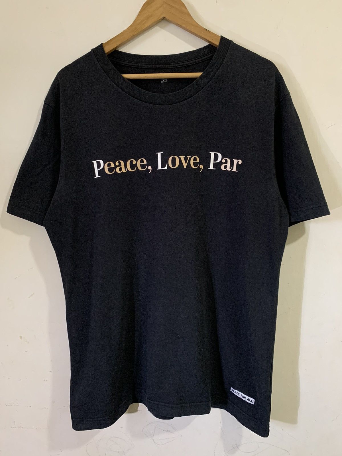 Uniqlo Uniqlo Adam Scott Peace For All Tee Size US XL / EU 56 / 4 - 1 Thumbnail