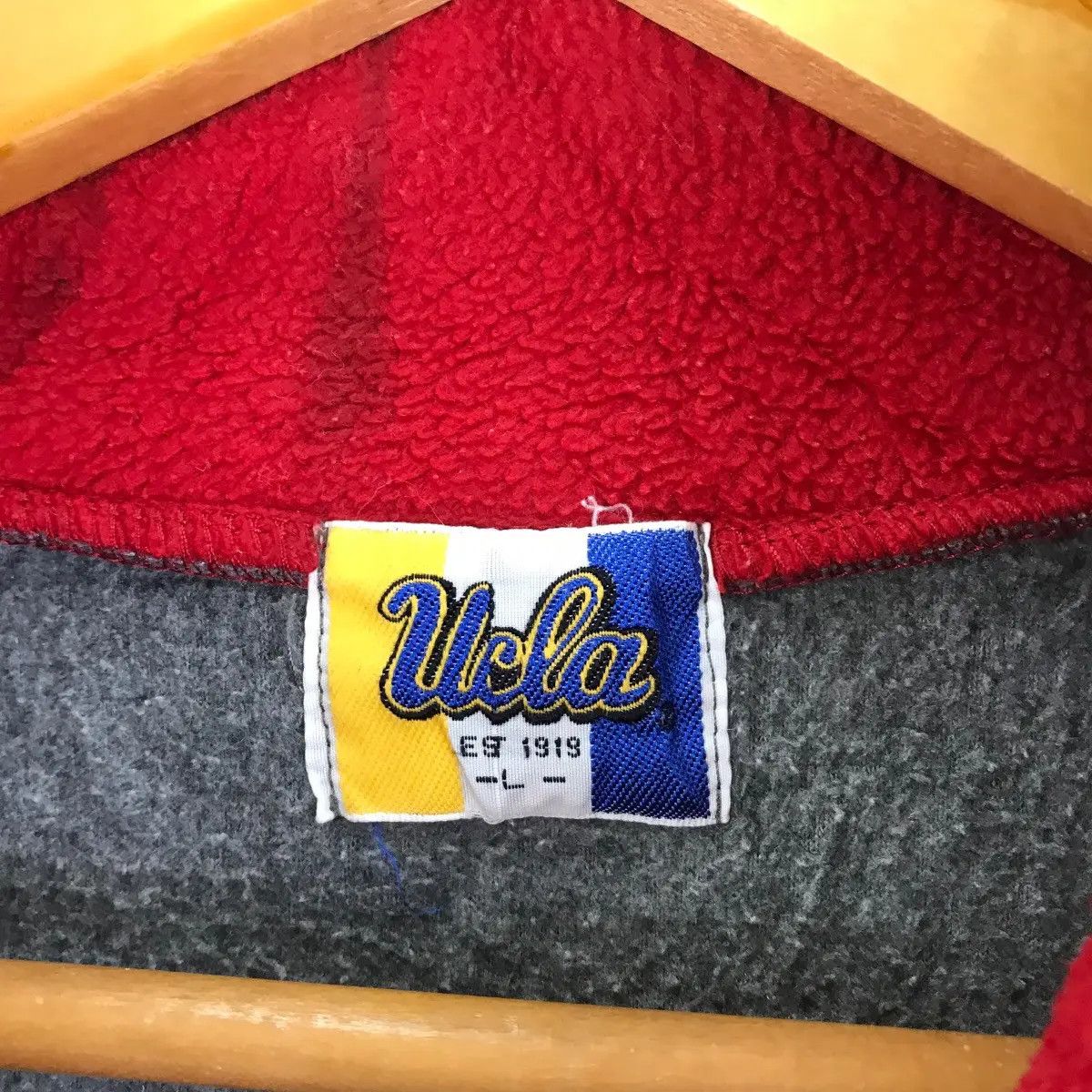 Other Vintage UCLA BRUINS UNIVERSITY College Fl Size US L / EU 52-54 / 3 - 3 Thumbnail