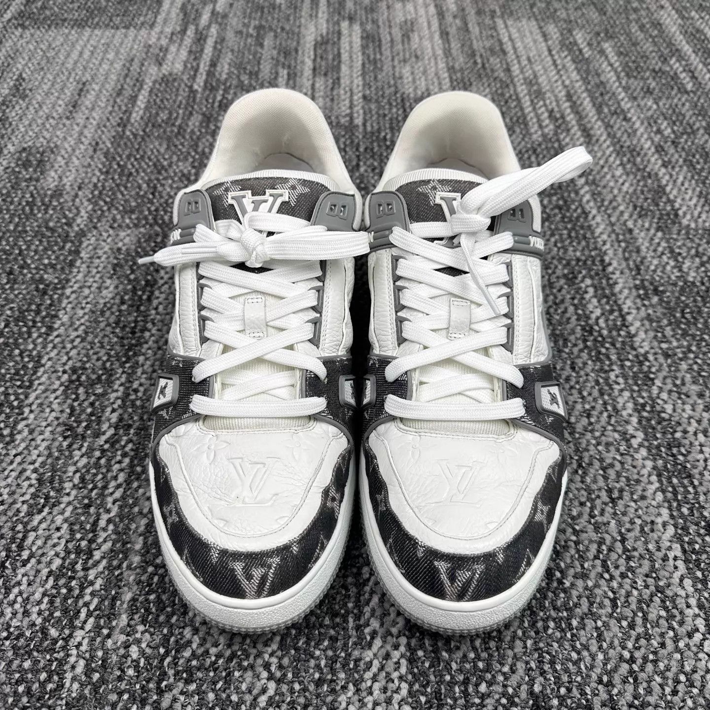 Louis Vuitton Louis Vuitton Monogram White Gray Denim Trainer 43.5 Like New Size US 10.5 / EU 43-44 - 2 Thumbnail