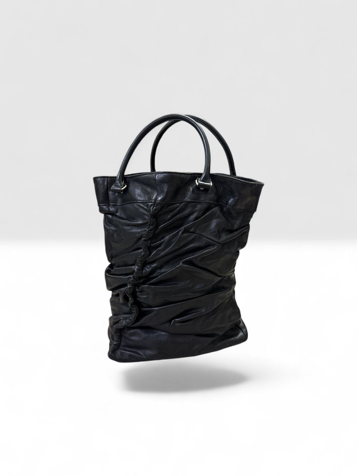 Junya Watanabe JUNYA WATANABLE ‘CRUMPLED LEATHER’ BLACK CALFSKIN TOTE BAG Size ONE SIZE - 2 Thumbnail