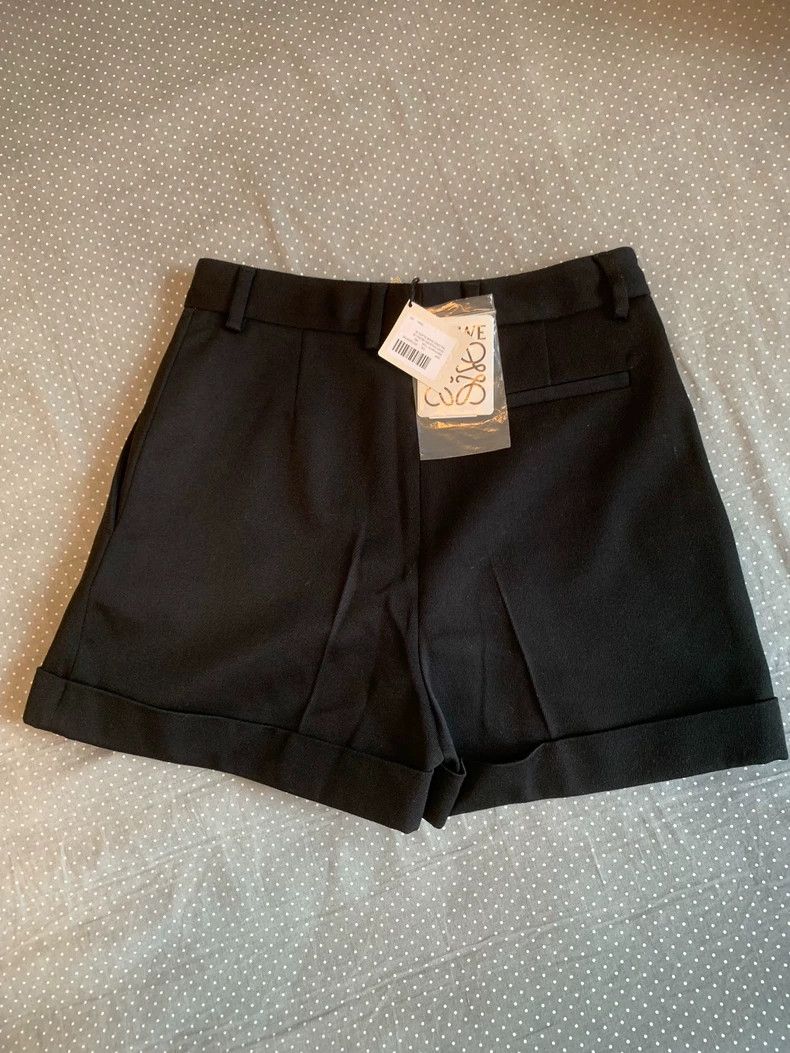 Loewe Loewe Loose pleated woolen shorts Size 24" / US 00 / IT 34 - 4 Thumbnail