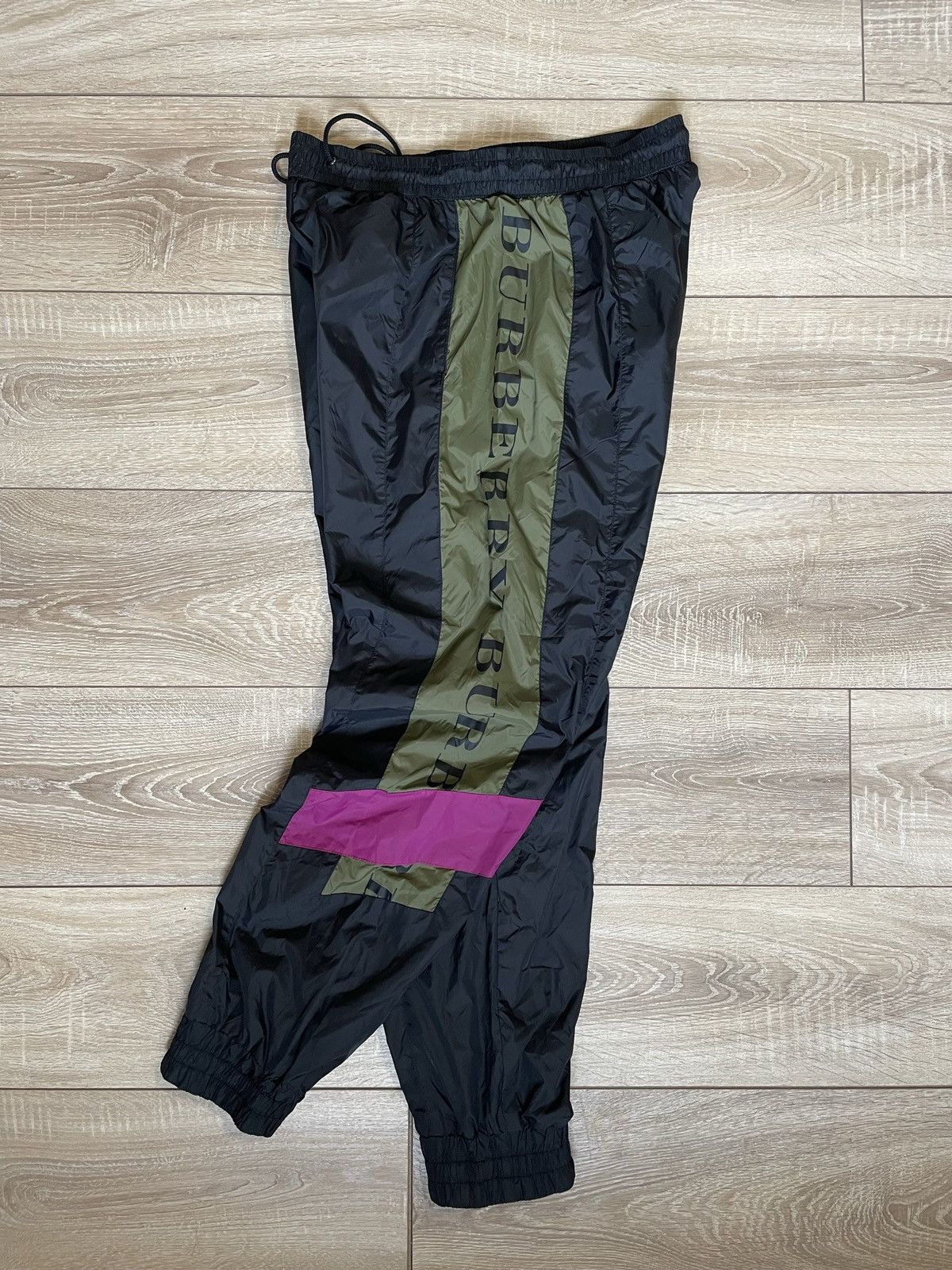 Burberry Burberry nylon jogger big logo rare pants Size US 35 - 3 Thumbnail