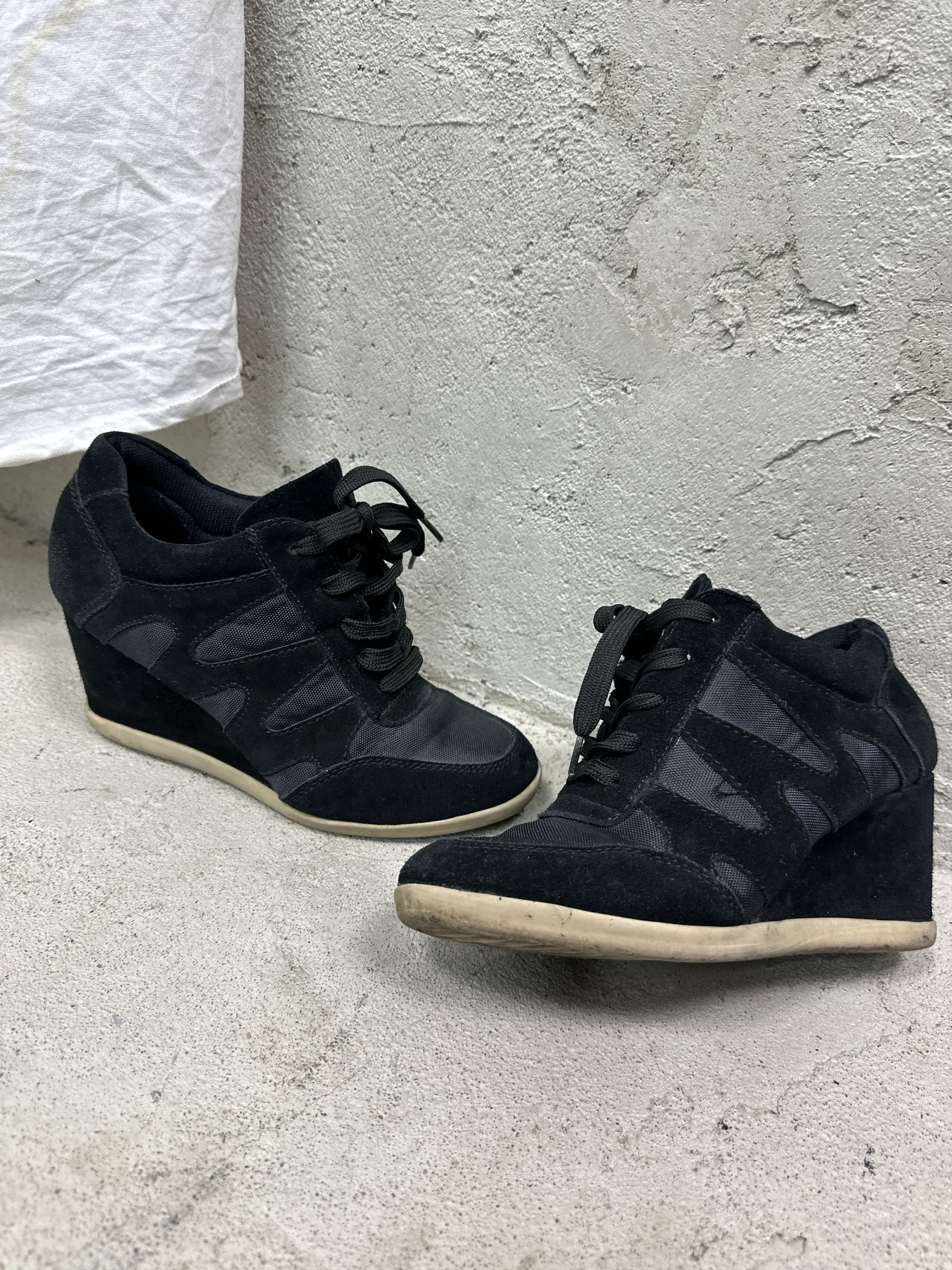 Vintage Vintage Avant Garde Leather Wedge Platform Sneakers 00s Size US 6 / IT 36 - 1 Thumbnail