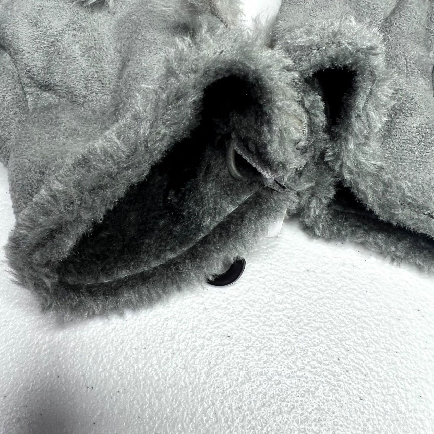Vintage Rue 21 Faux Suede Fur Lined Fingerless Gloves Womens Gray Adjustable Glove Wrist One Size Size ONE SIZE - 6 Thumbnail