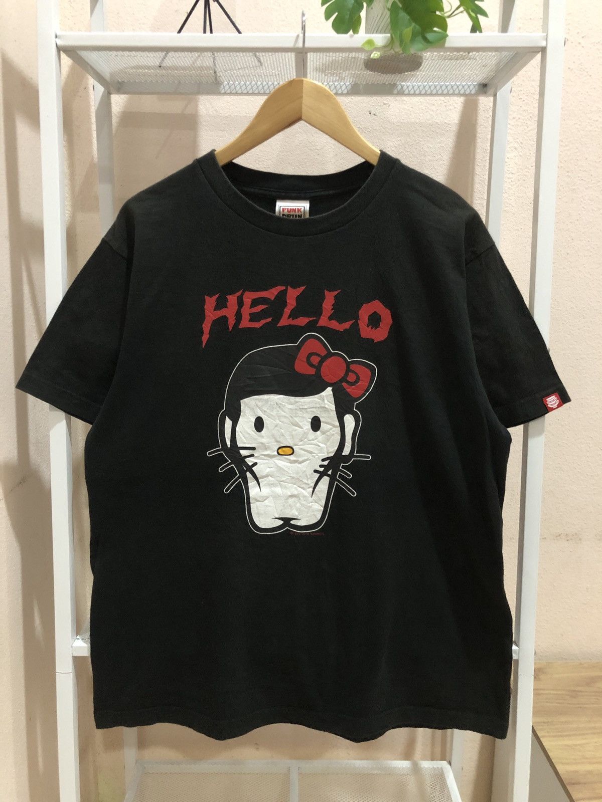 Japanese Brand RARE 2016 Sanrio Hello Kitty x Punk Drunkers Tshirts Size US L / EU 52-54 / 3 - 1 Thumbnail