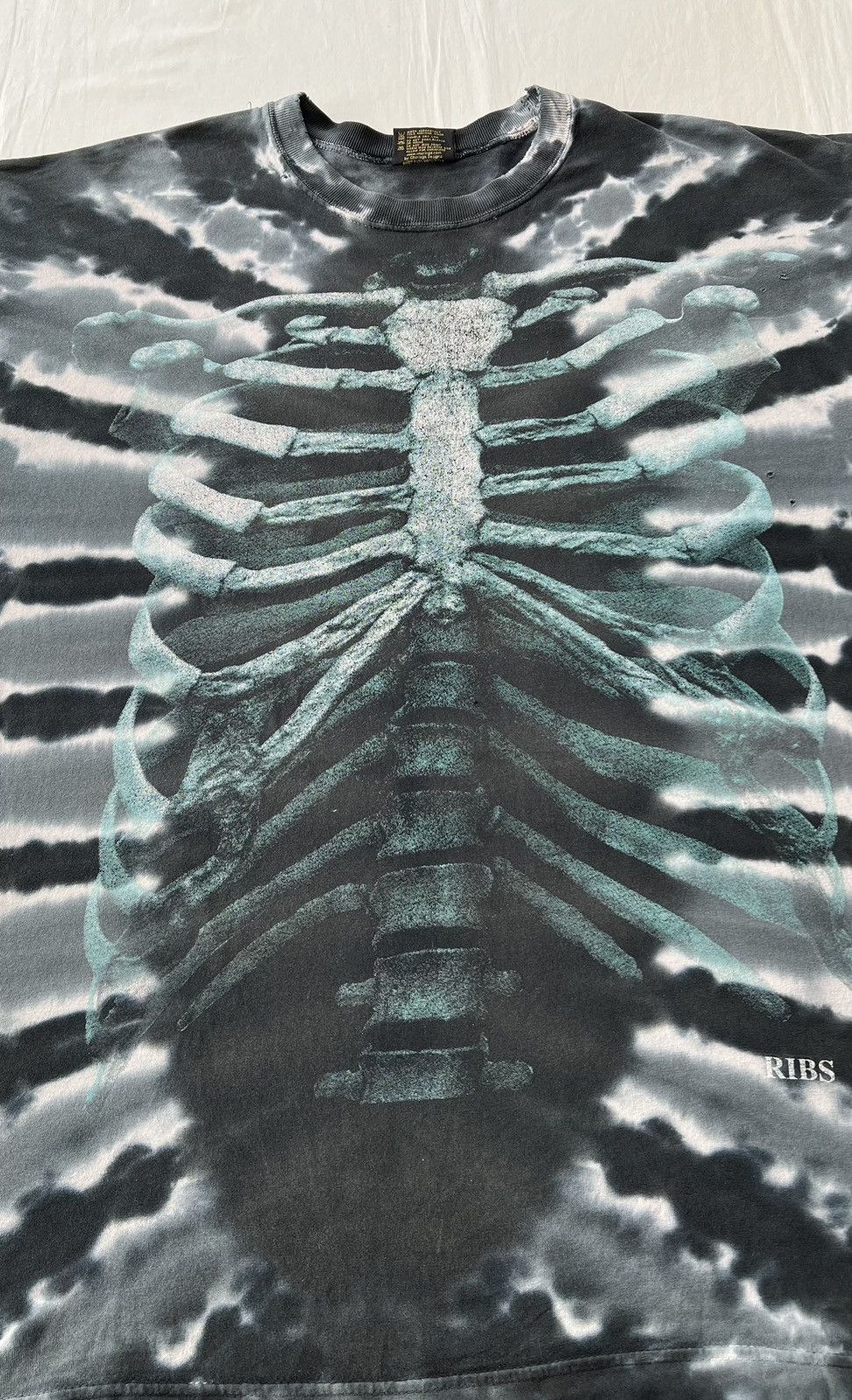 Vintage Vintage 90s Planet Earth Skeleton Ribs Tie Dye T-shirt Size US L / EU 52-54 / 3 - 4 Thumbnail