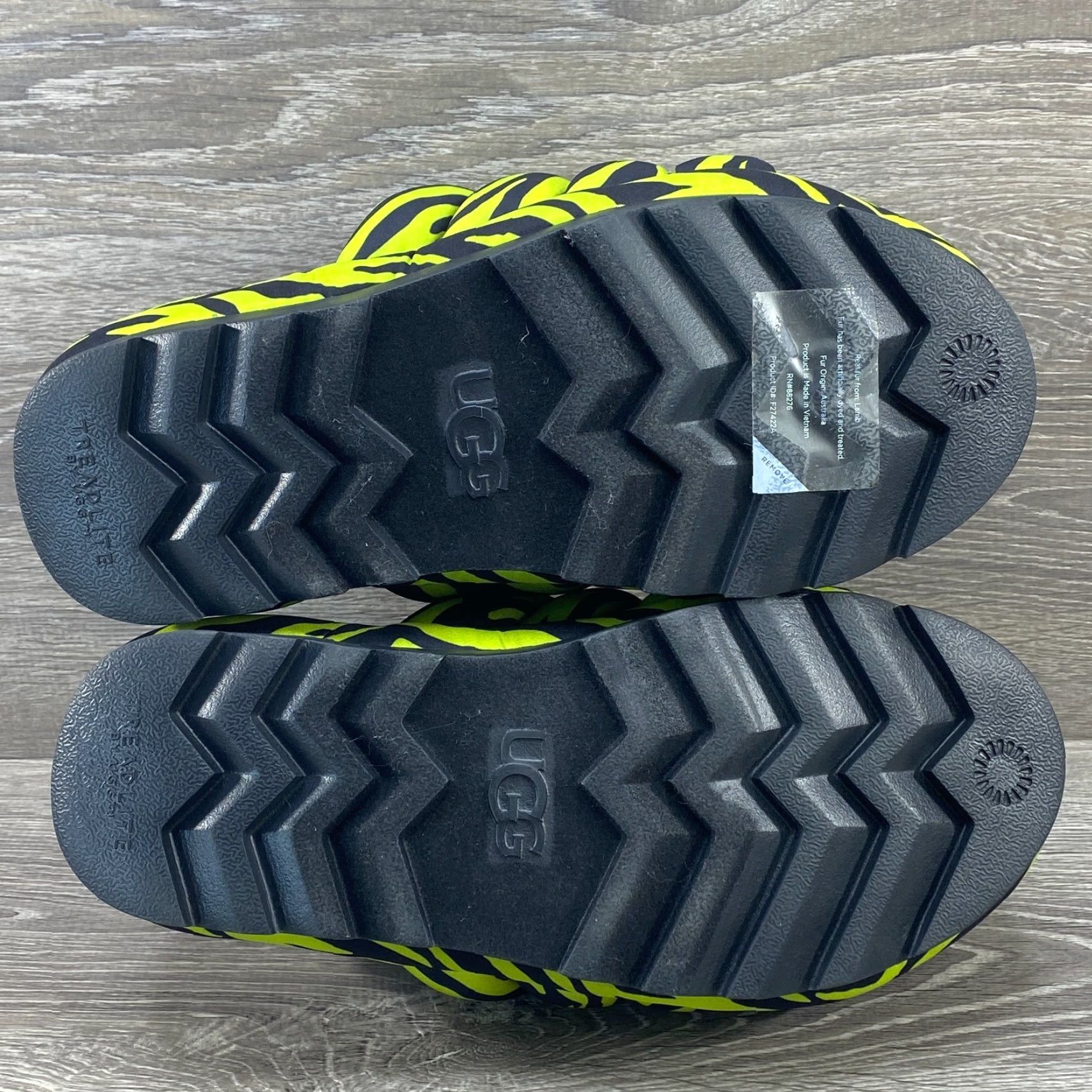 Ugg UGG Maxi Slide WMS 10 Casual Slides Lime Green Tiger Print Black Slip On Women Slipper Adult 10 Lime Green Black Tiger Print Slide Size US 8 / IT 38 - 7 Thumbnail