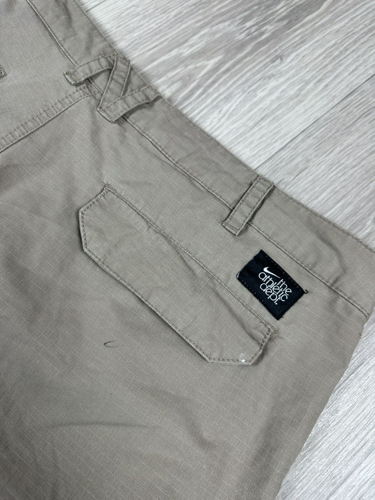 Nike Vintage Nike Cargo Y2K Beige Shorts Size 36 Size US 36 / EU 52 - 8 Thumbnail