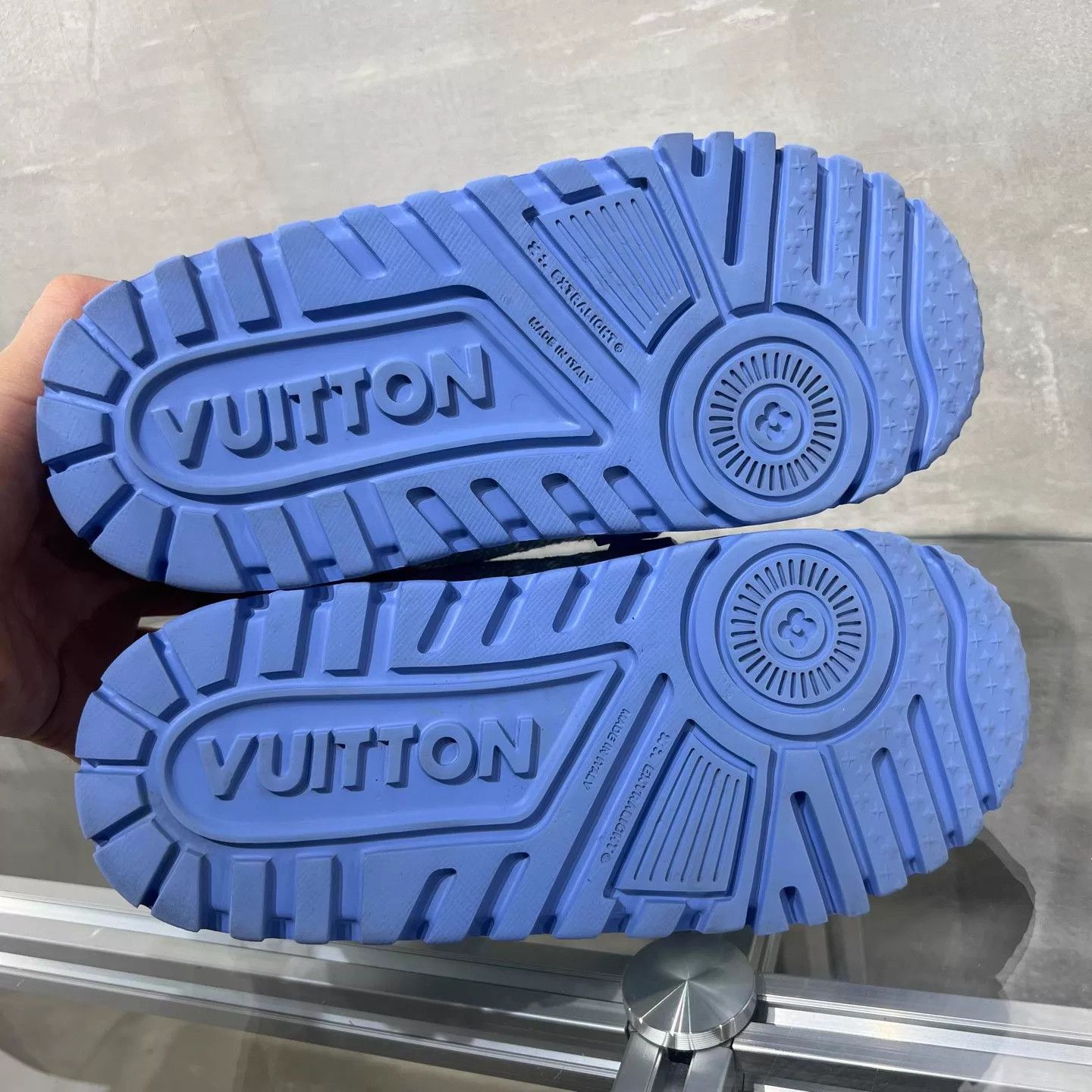 Louis Vuitton LV Trainer Maxi White Blue Denim Pika UK4.5/38.5 Size US 8 / IT 38 - 7 Thumbnail