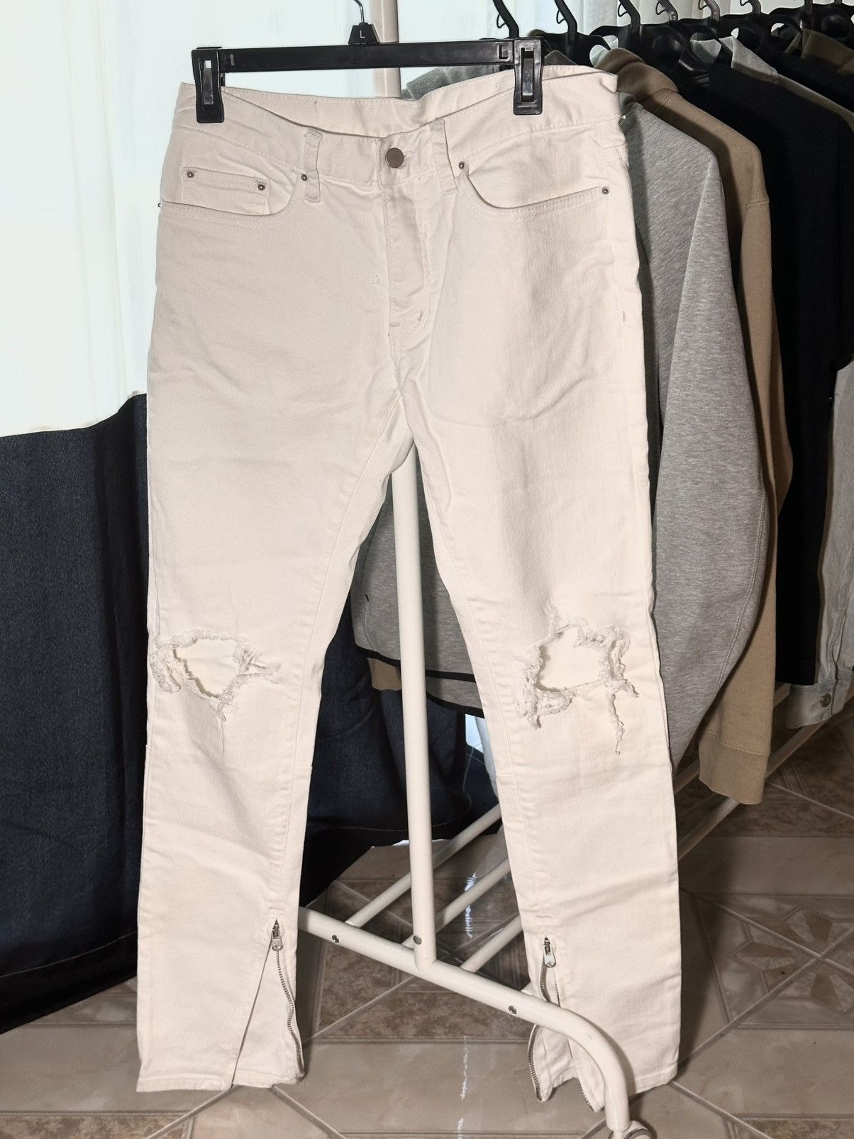MNML Cream MNML M1 Distressed Skinny Jeans Sz 31 Size US 31 - 1 Thumbnail