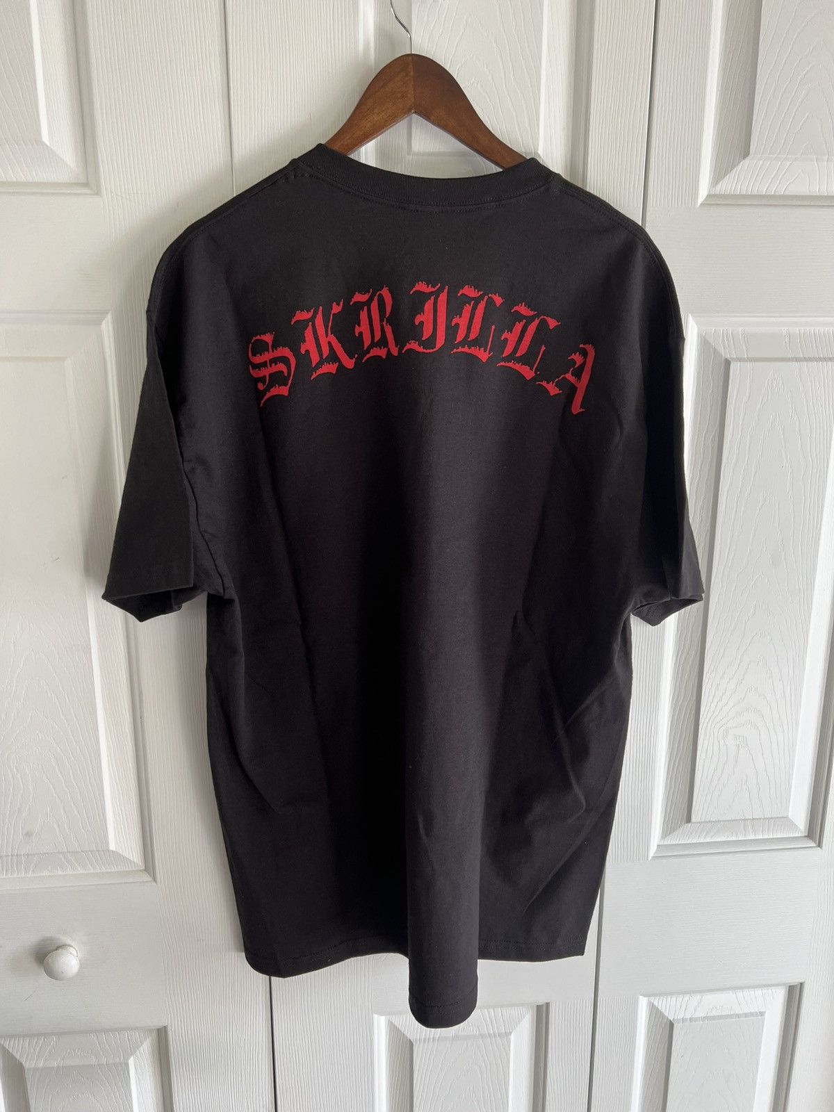 Band Tees Skrilla official concert merch tour T-shirt Size US XL / EU 56 / 4 - 2 Thumbnail