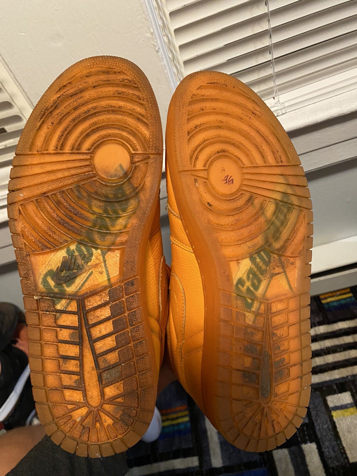 Jordan Brand Gatorade orange 1s Size US 9 / EU 42 - 5 Thumbnail