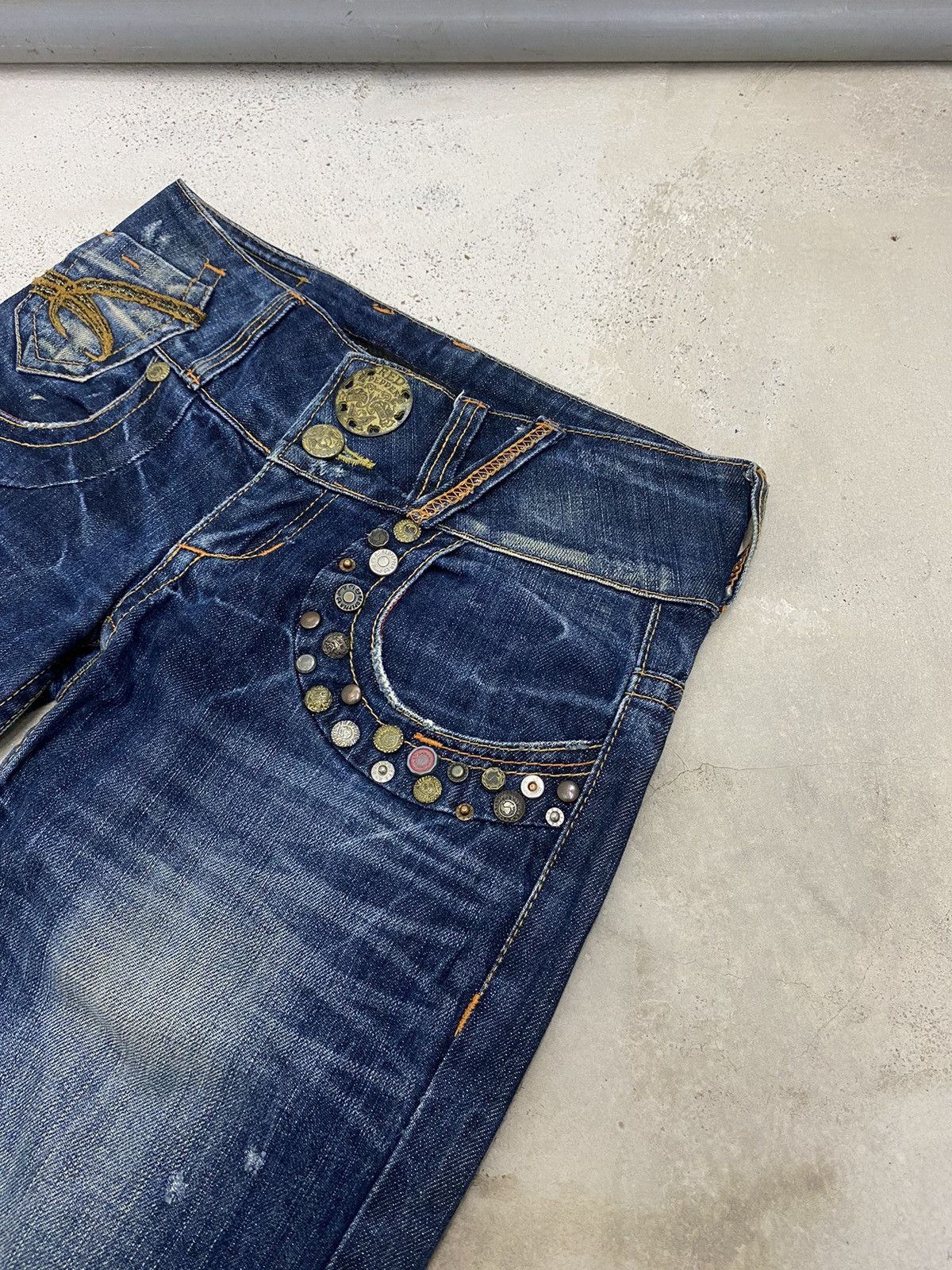 Japanese Brand × Le Grande Bleu (L.G.B.) × Tornado Mart Flare Red Pepper Denim Unique Embellished Pocket Mud Washed Size US 28 / EU 44 - 6 Thumbnail