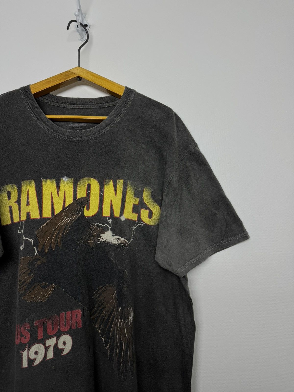 Vintage Vintage Y2k Ramones Rock Band Tee Size US S / EU 44-46 / 1 - 6 Thumbnail