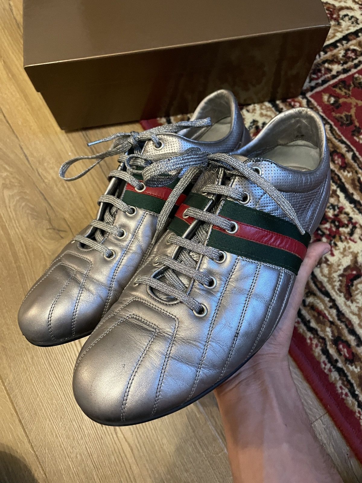 Gucci leather silver signature web shoes low-top