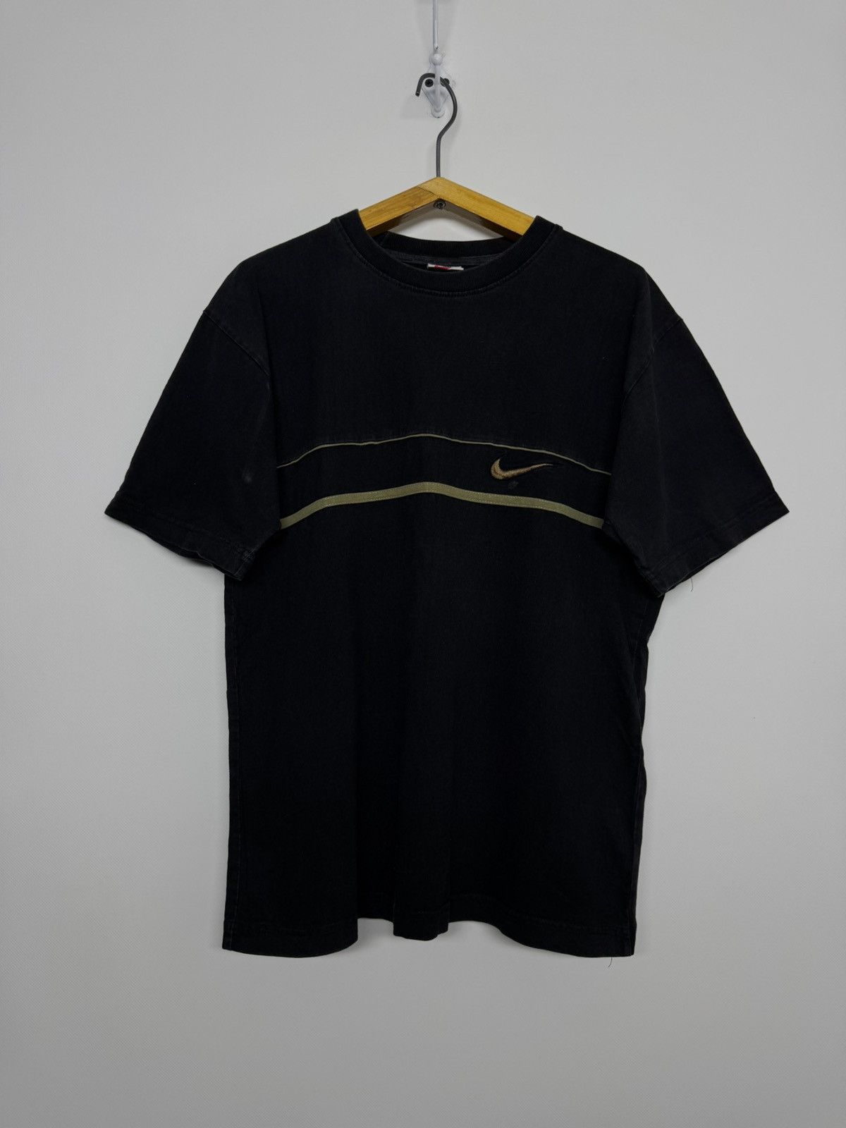 Nike Vintage Y2K Nike Small Swoosh Logo T Shirt 00’s Size US S / EU 44-46 / 1 - 3 Thumbnail