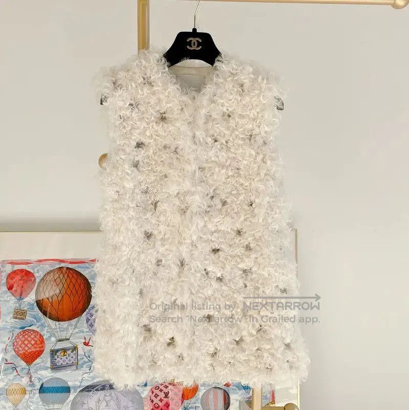 Valentino Valentino Winter Beige Faux Fur Women's Sweater . Size M / US 6-8 / IT 42-44 - 1 Thumbnail