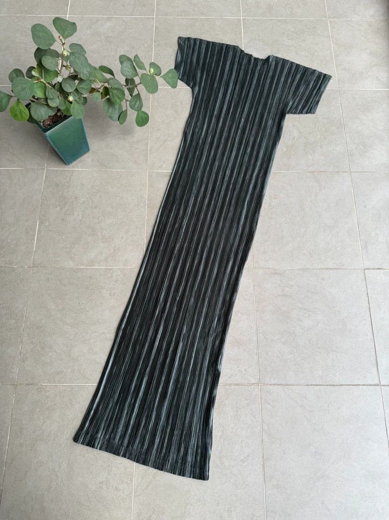 Issey Miyake Issey Miyake Dark green dress Size M / US 6-8 / IT 42-44 - 1 Thumbnail