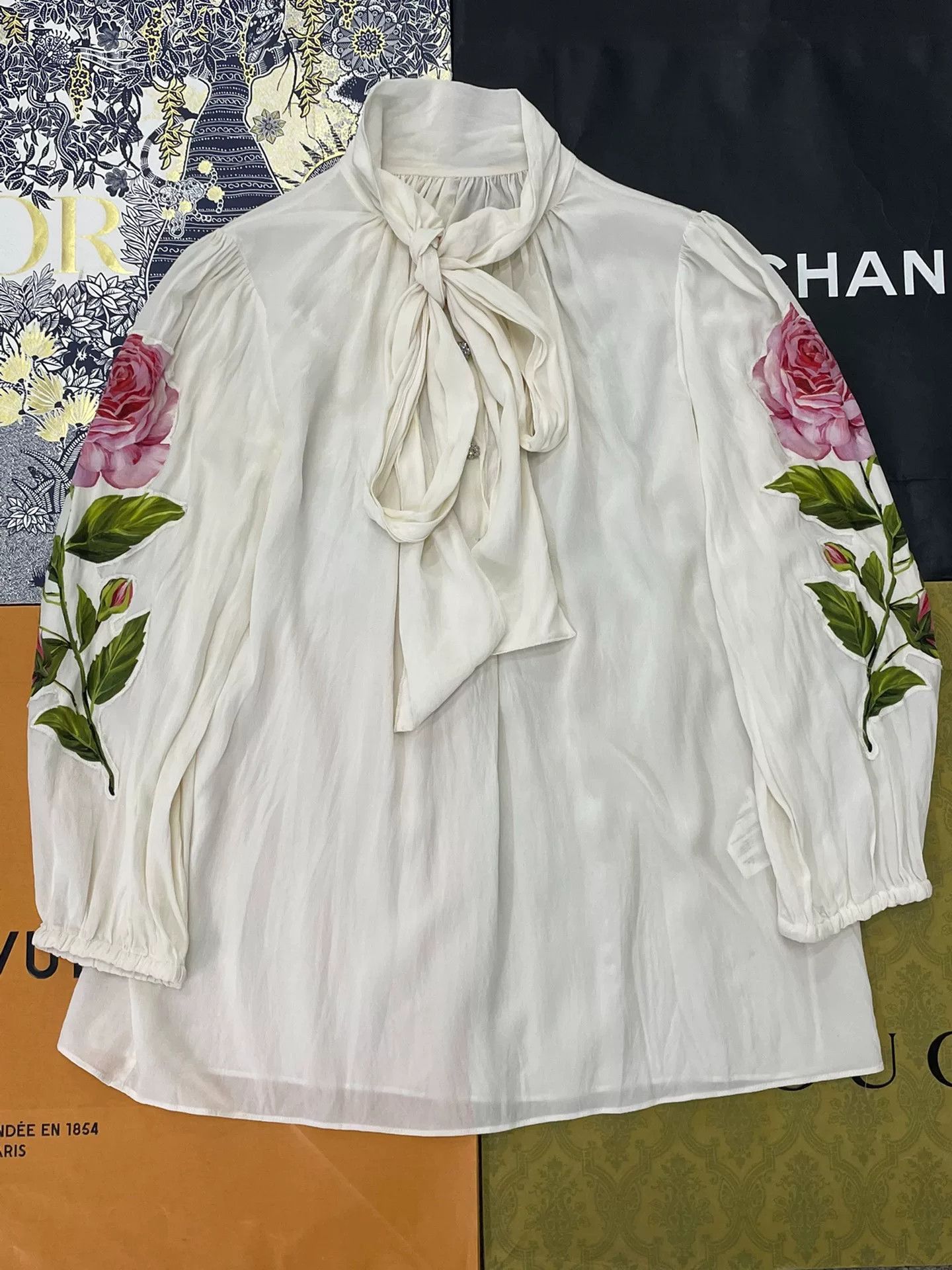 Dolce & Gabbana Dolce&Gabbana White Rose Print Shirt Size XS / US 0-2 / IT 36-38 - 1 Thumbnail