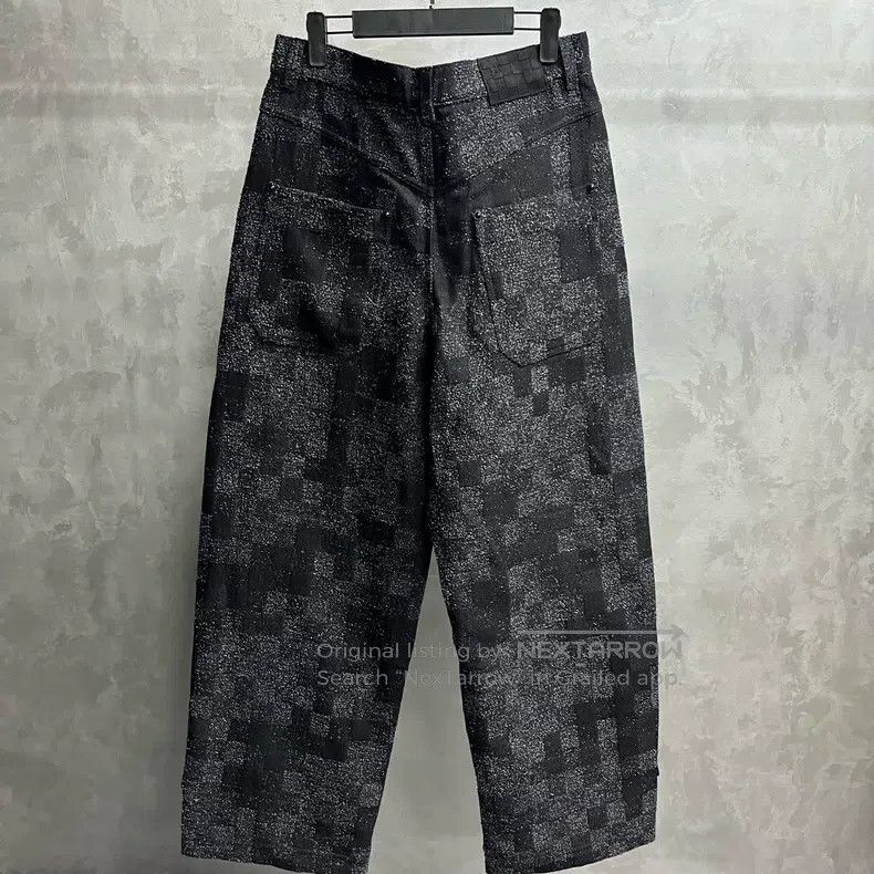 Louis Vuitton Louis Vuitton 25 Black Pearlescent Studded Cargo Jeans Size US 31 - 6 Thumbnail