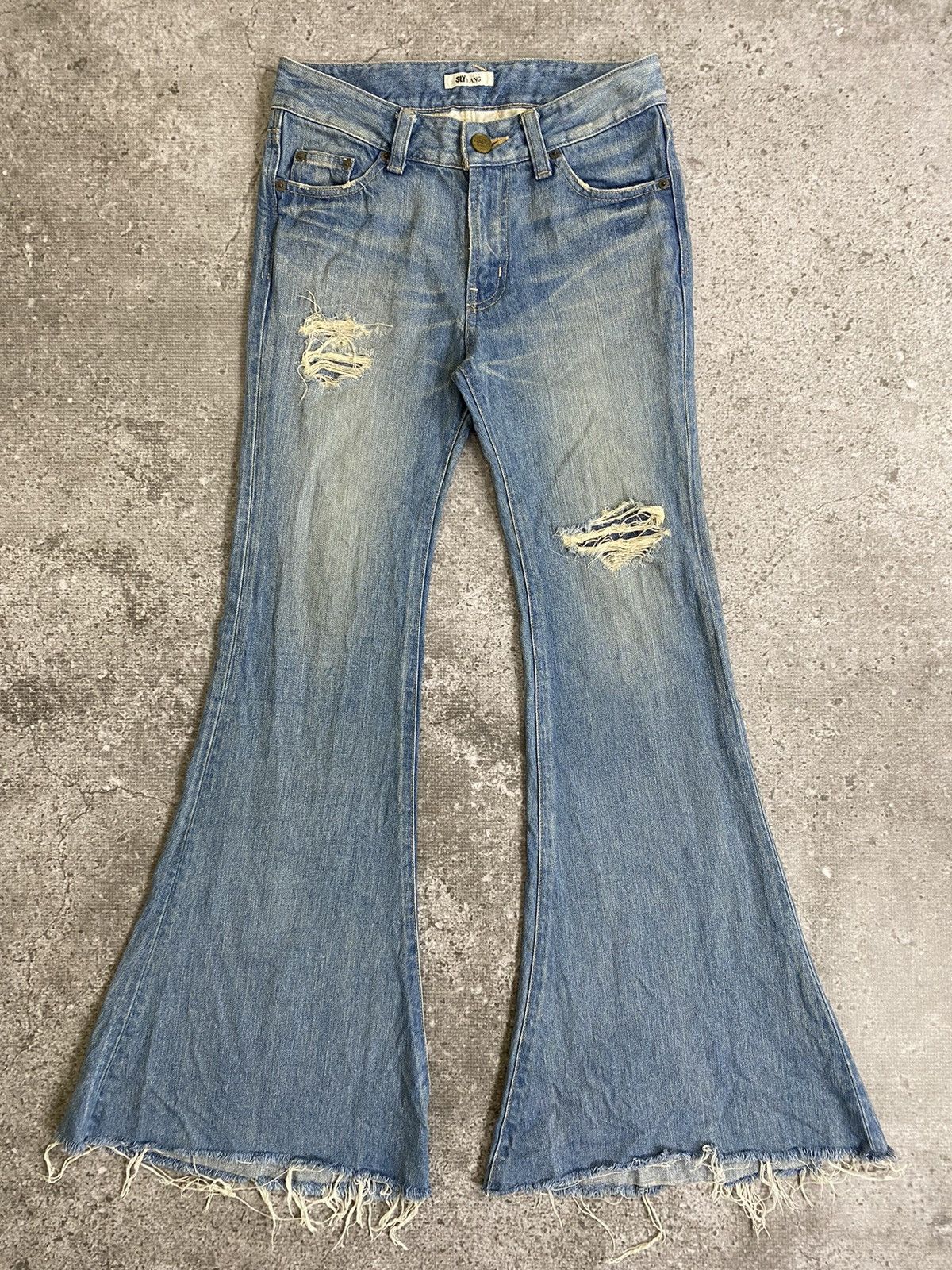 If Six Was Nine Japanese Brand Sly Lang Distressed Super Flared Jeans Size US 27 - 1 Thumbnail