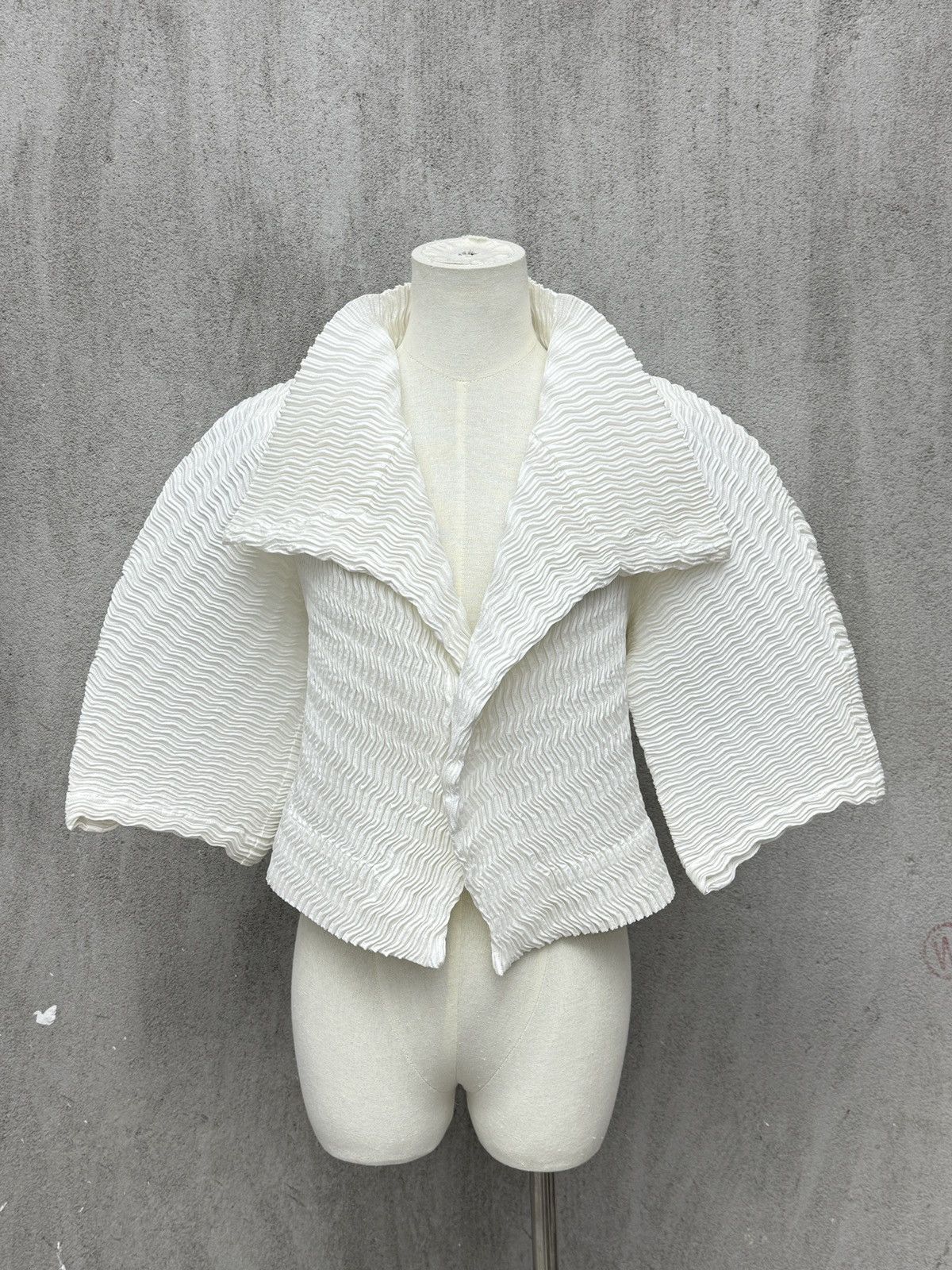Issey Miyake × Vintage White flower bud single-button short blouse Size M / US 6-8 / IT 42-44 - 1 Thumbnail