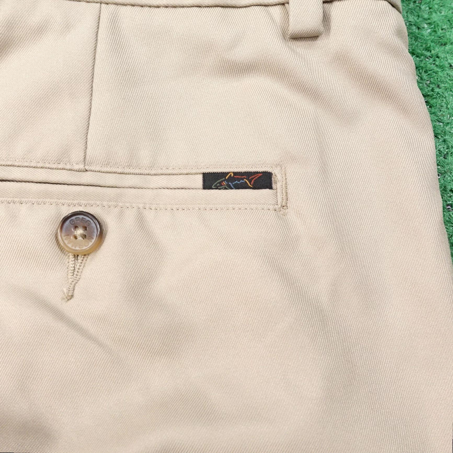 Vintage GREG NORMAN BEIGE FLAT FRONT POLYESTER GOLF SHORTS MENS SIZE 36 Size US 36 / EU 52 - 5 Thumbnail