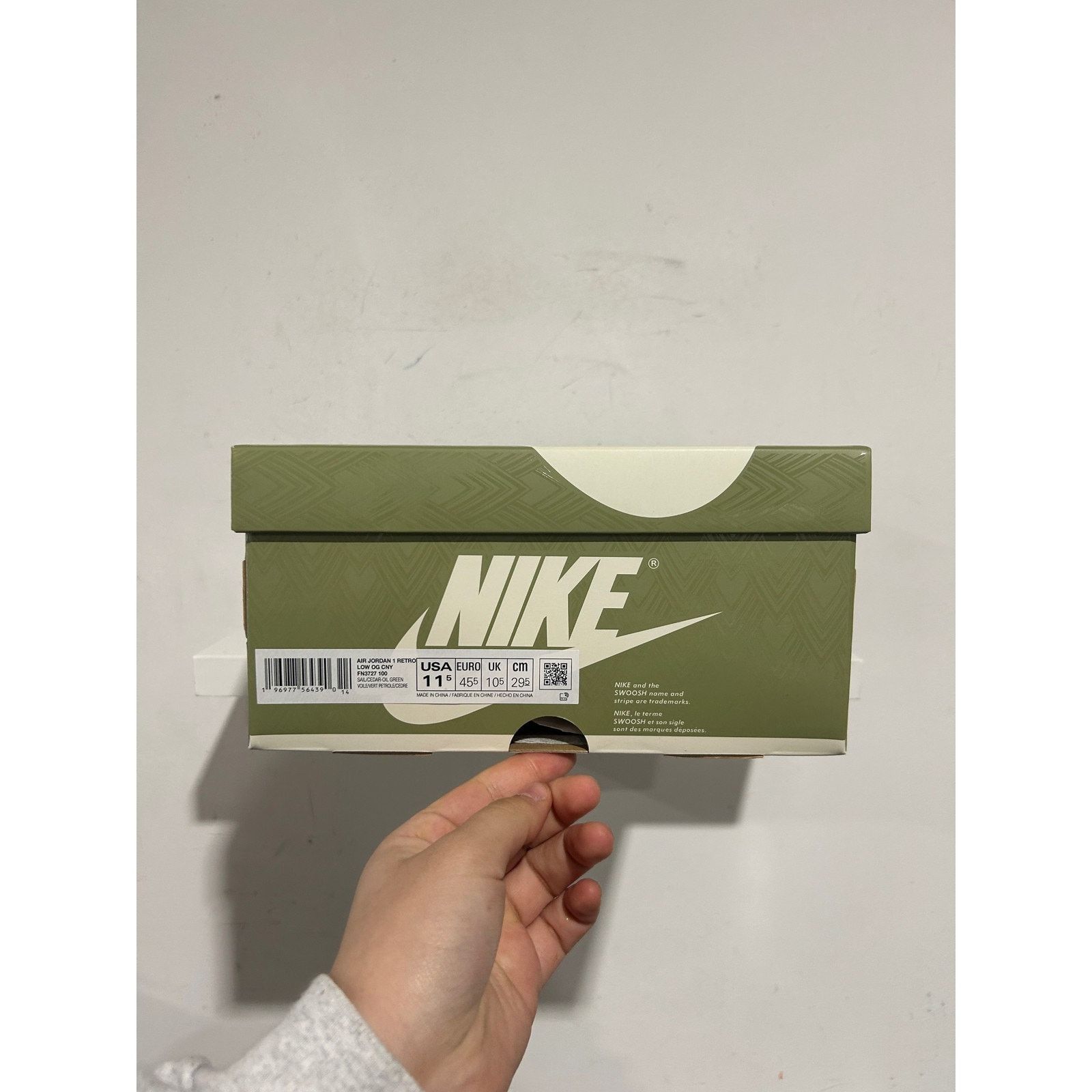 Nike JORDAN 1 RETRO LOW YEAR OF THE DRAGON SIZE 11.5 PREOWNED Size US 11.5 / EU 44-45 - 7 Thumbnail