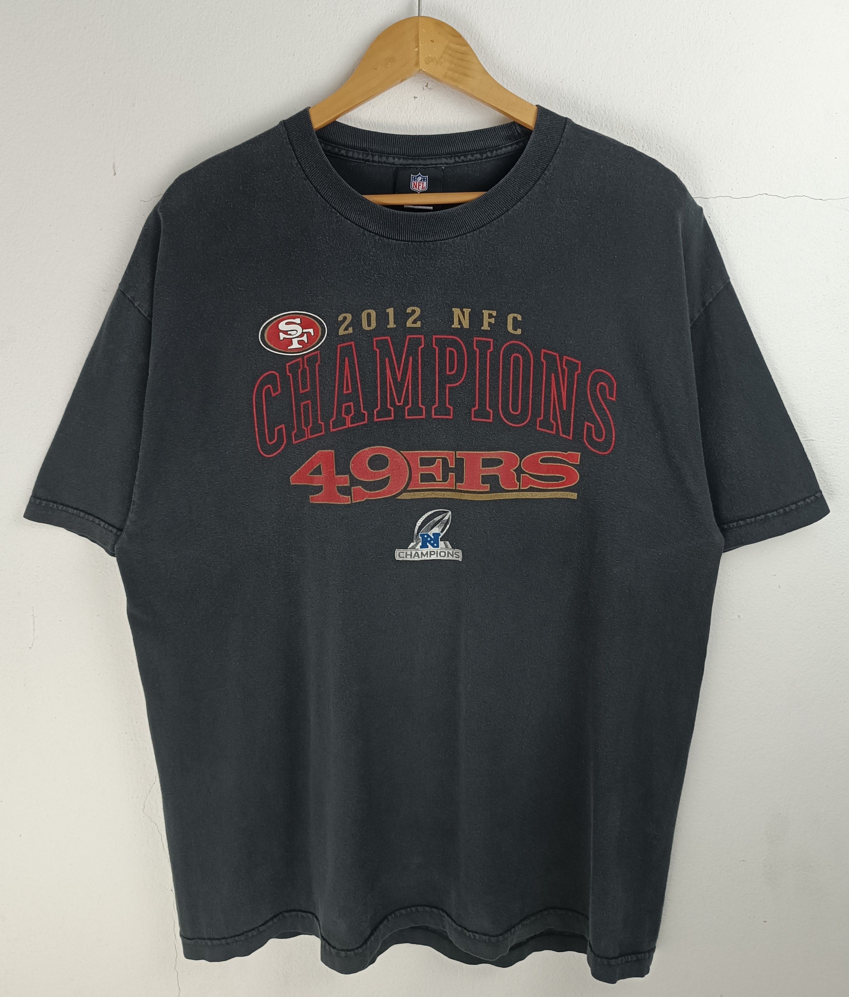 NFL VINTAGE 2012 SAN FRANCISCO 49ERS NFC CHAMPION FADED TEE Size US XL / EU 56 / 4 - 3 Thumbnail