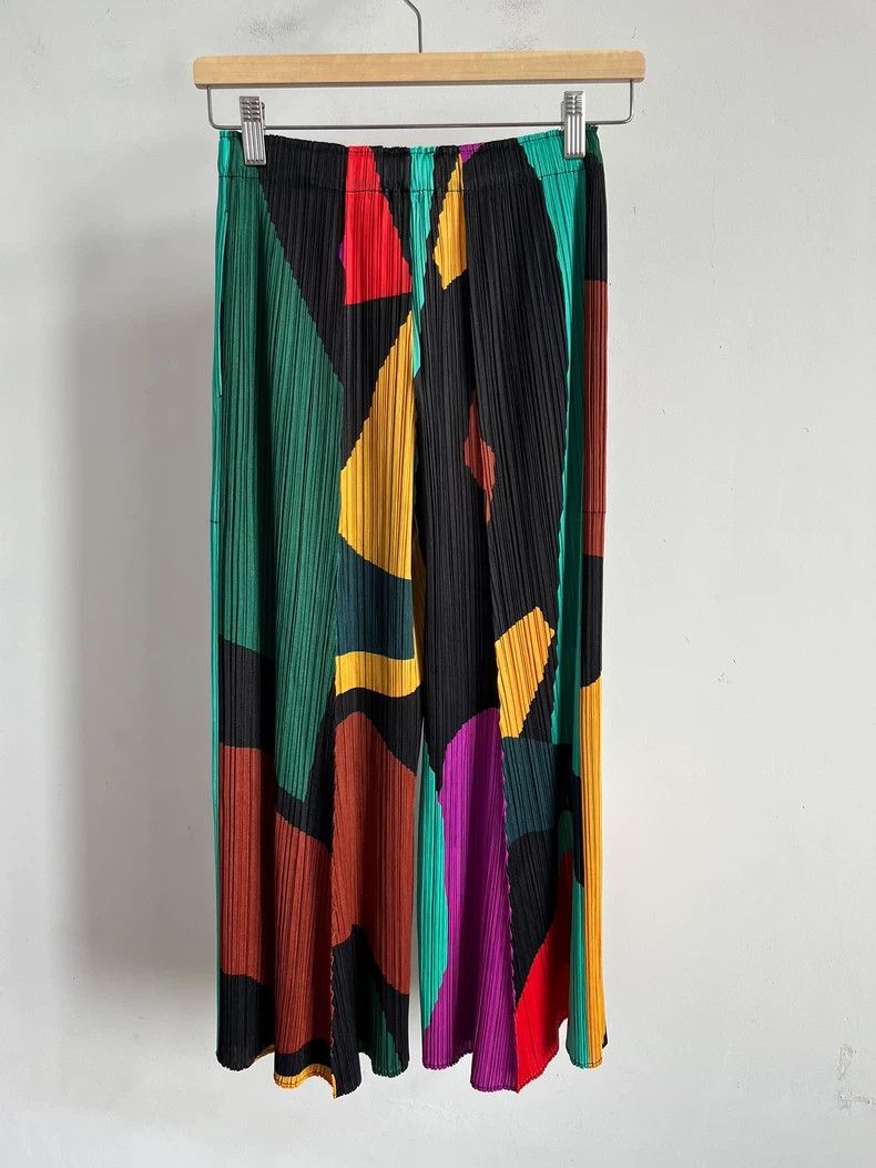 Issey Miyake Issey Miyake size:1 Red, black and green pleated skirt Size 22" - 2 Thumbnail