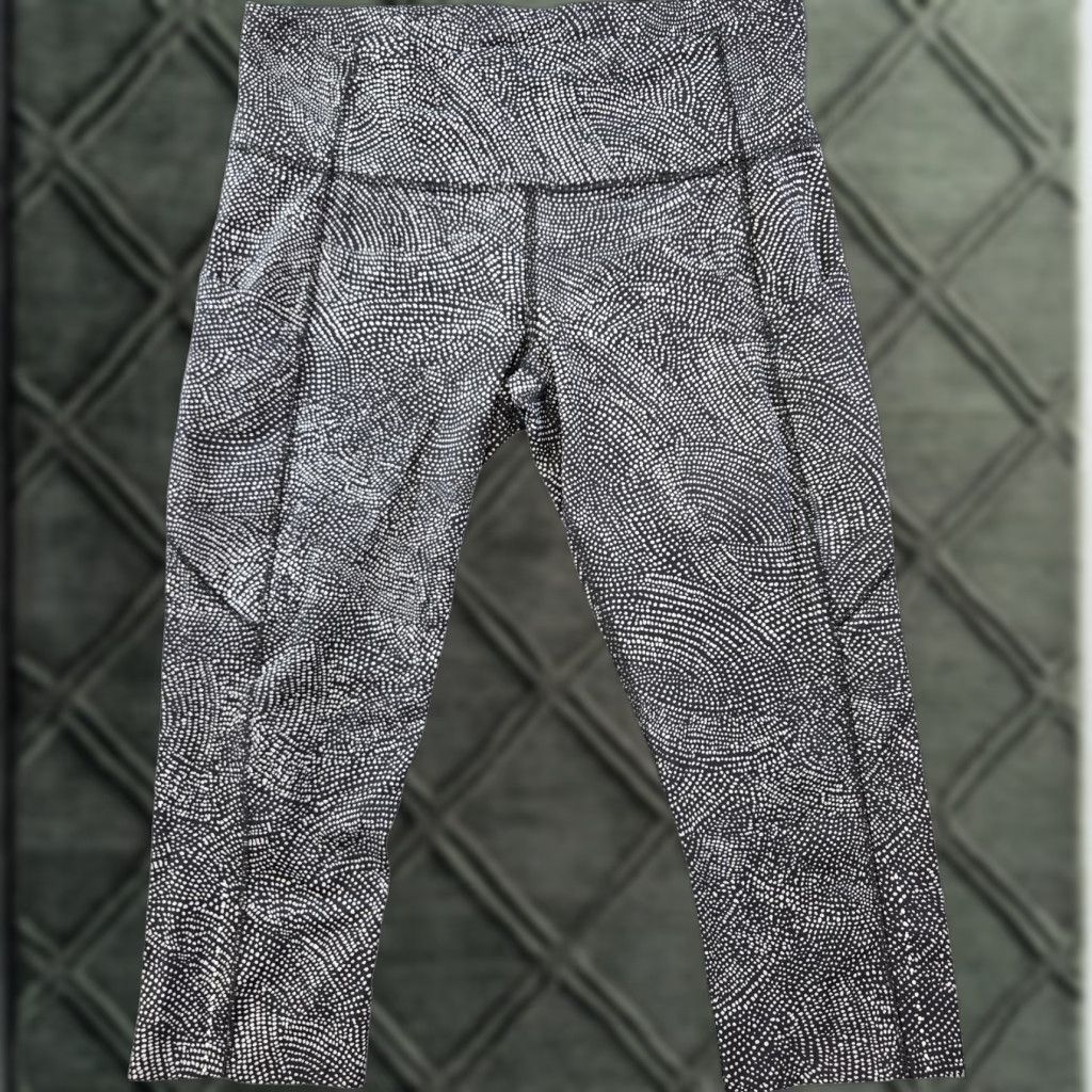Lululemon Lululemon Leggings Womens 10 Black Cropped Polka Dot Pockets Yoga Athletic Size 32" / US 10 / IT 46 - 1 Thumbnail