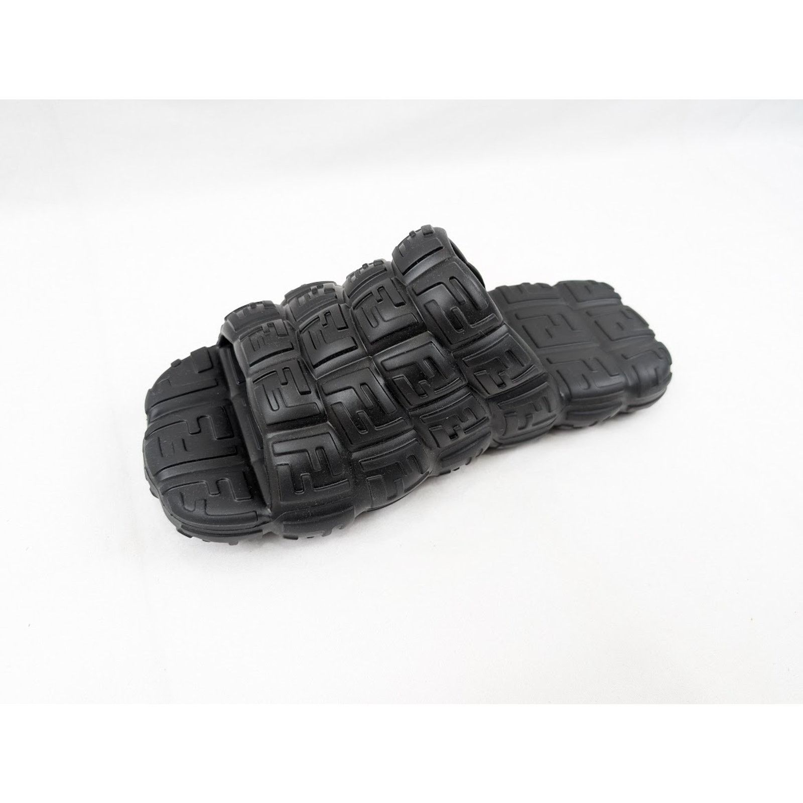 Fendi o1rshd1 Rubber Sole Fendi Logo Slipper Slide Sandal in Nero Size US 7 / EU 40 - 8 Thumbnail